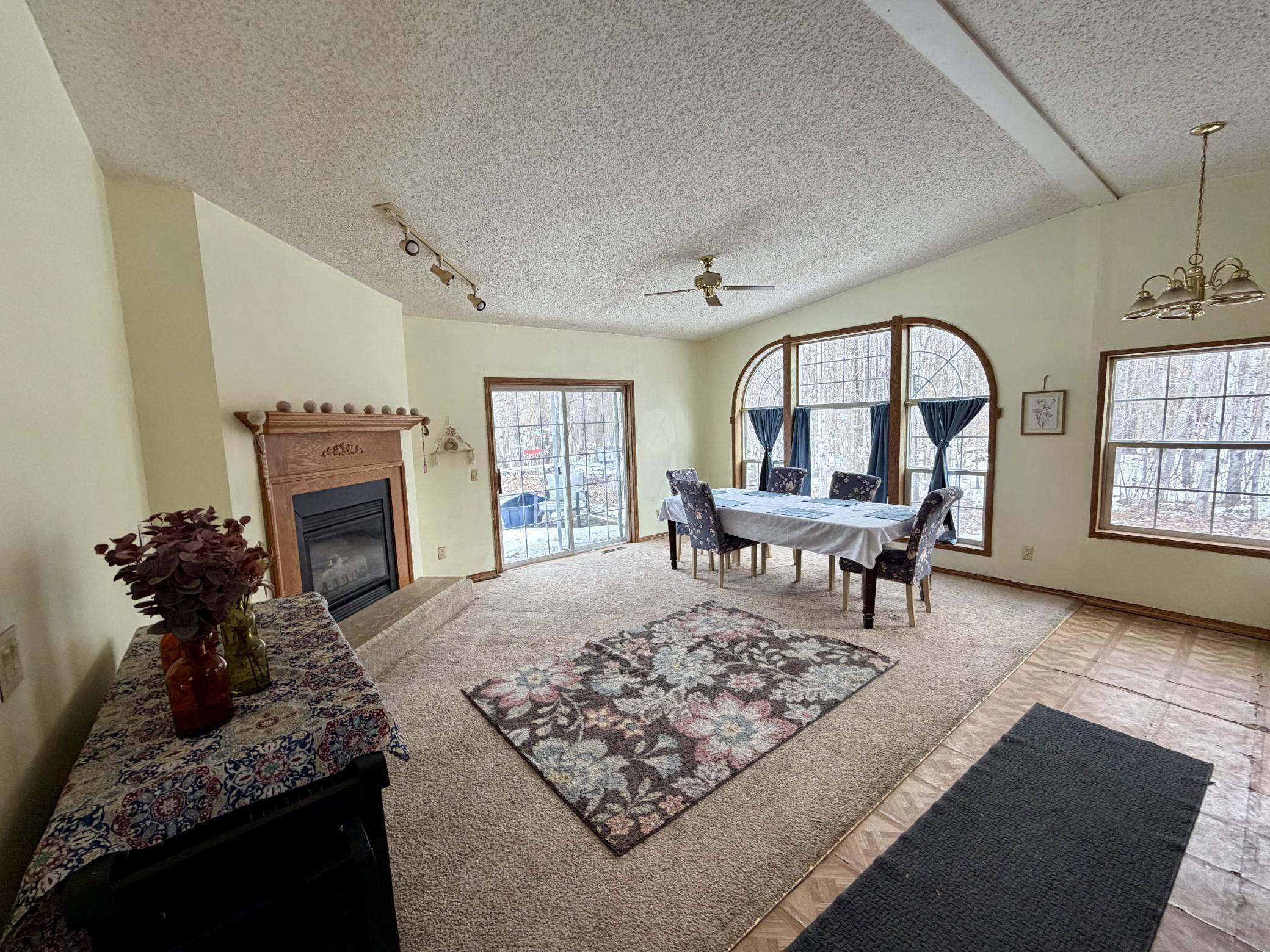 2002 single family home for sale at 3911 Alder Street NE in Bemidji, MN — 4 bed, 2 bath (photo 5 of 21)