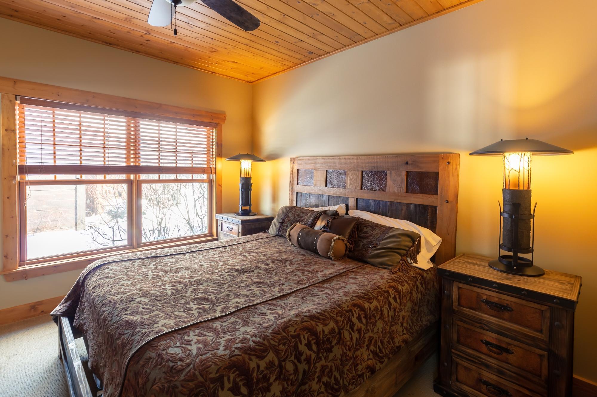 2011 single family home for sale at 11447 Lynn Boyd Way in Crosslake, MN — 4 bed, 4 bath (photo 11 of 50)