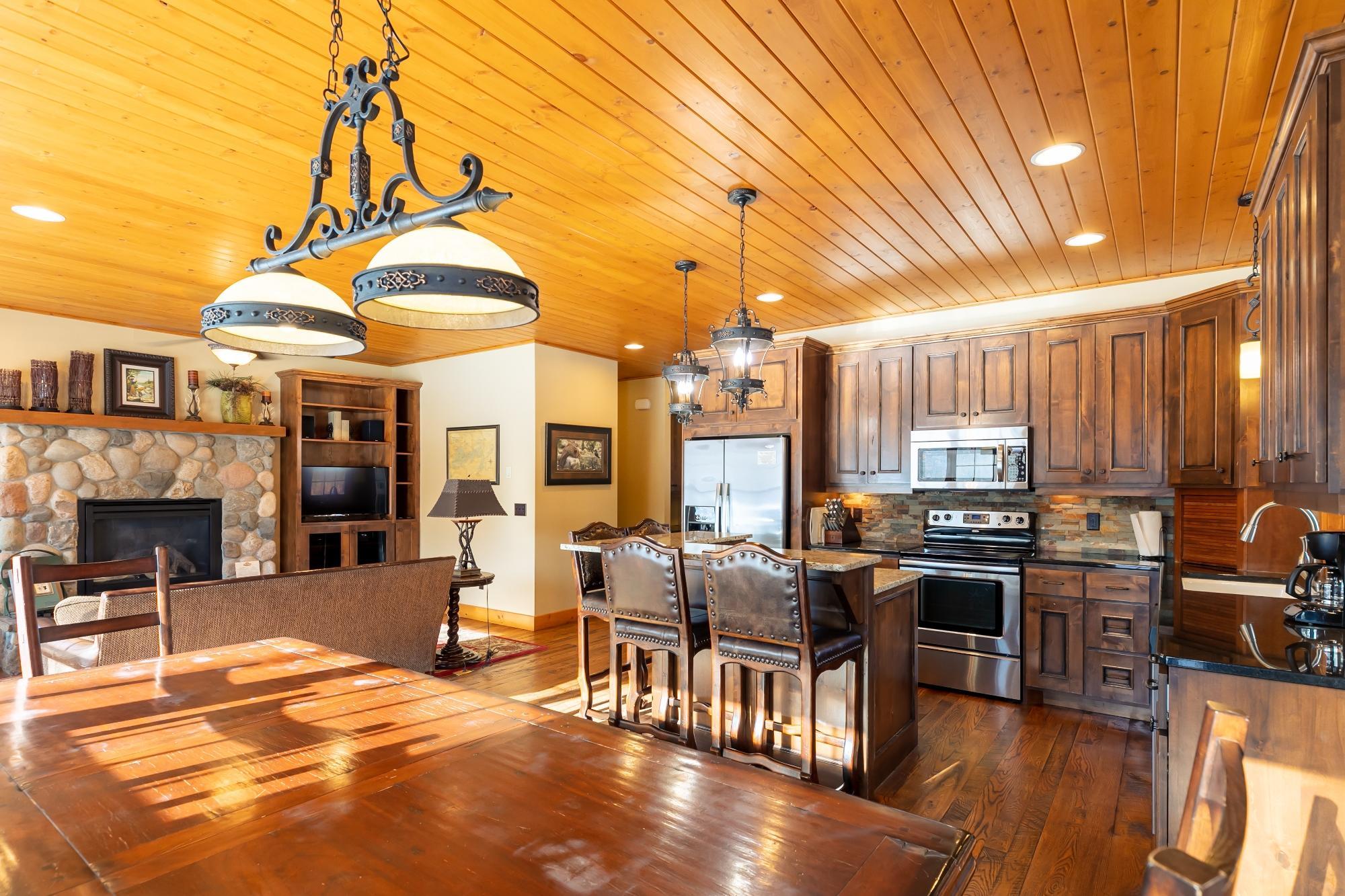 2011 single family home for sale at 11447 Lynn Boyd Way in Crosslake, MN — 4 bed, 4 bath (photo 4 of 50)