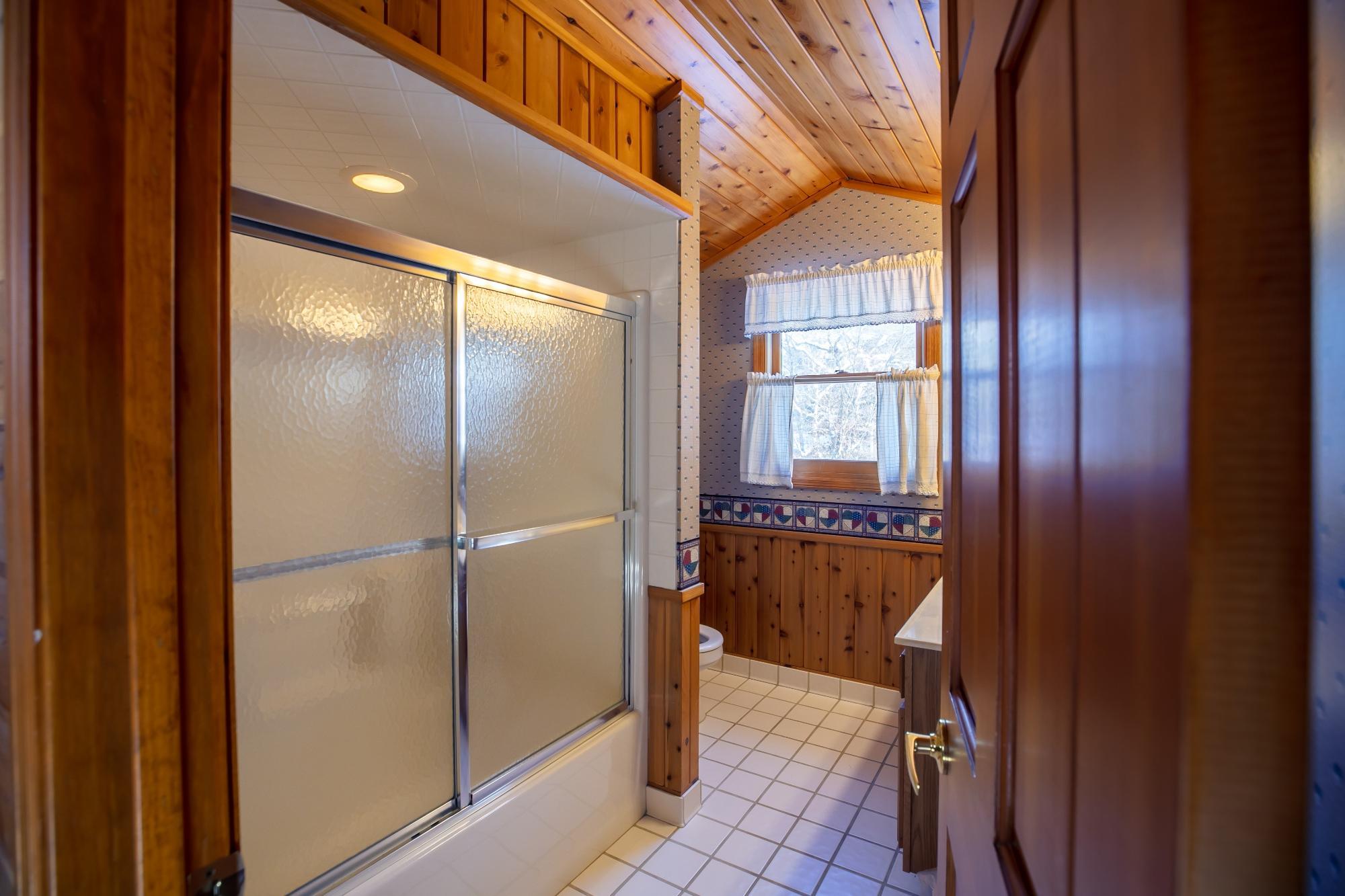 1994 single family home for sale at 11572 Harbor Lane in Crosslake, MN — 5 bed, 3 bath (photo 16 of 41)