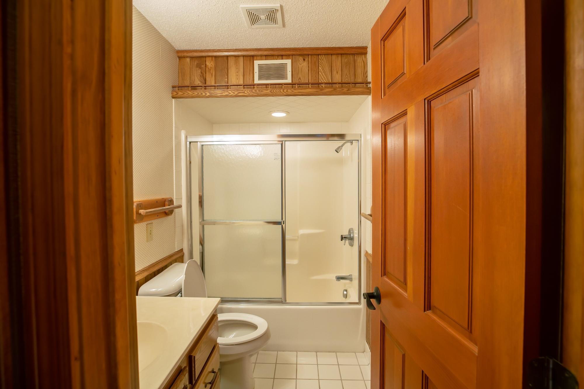 1994 single family home for sale at 11572 Harbor Lane in Crosslake, MN — 5 bed, 3 bath (photo 9 of 41)