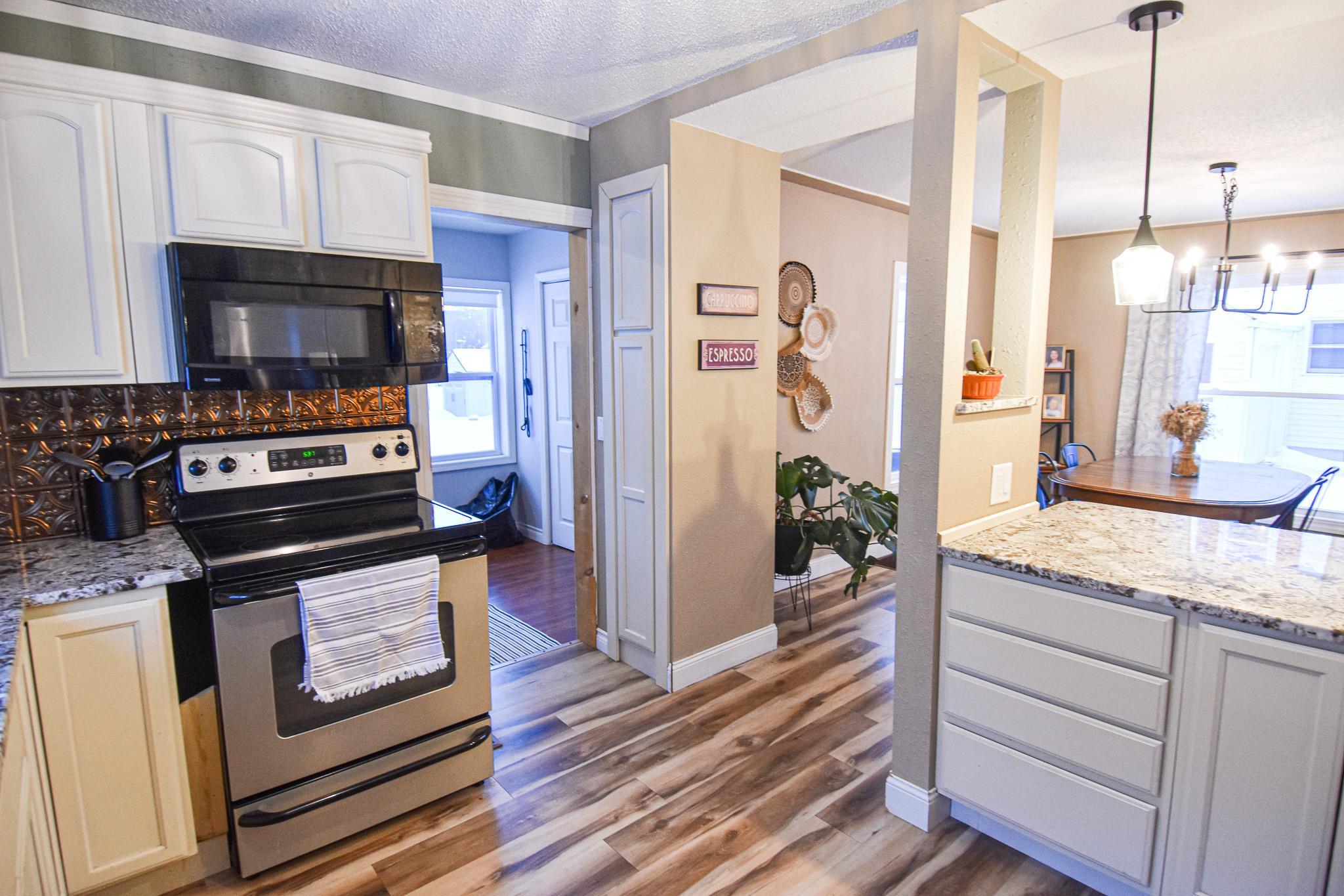 1905 single family home for sale at 720 Arnold Avenue N in Thief River Falls, MN — 3 bed, 2 bath (photo 12 of 35)