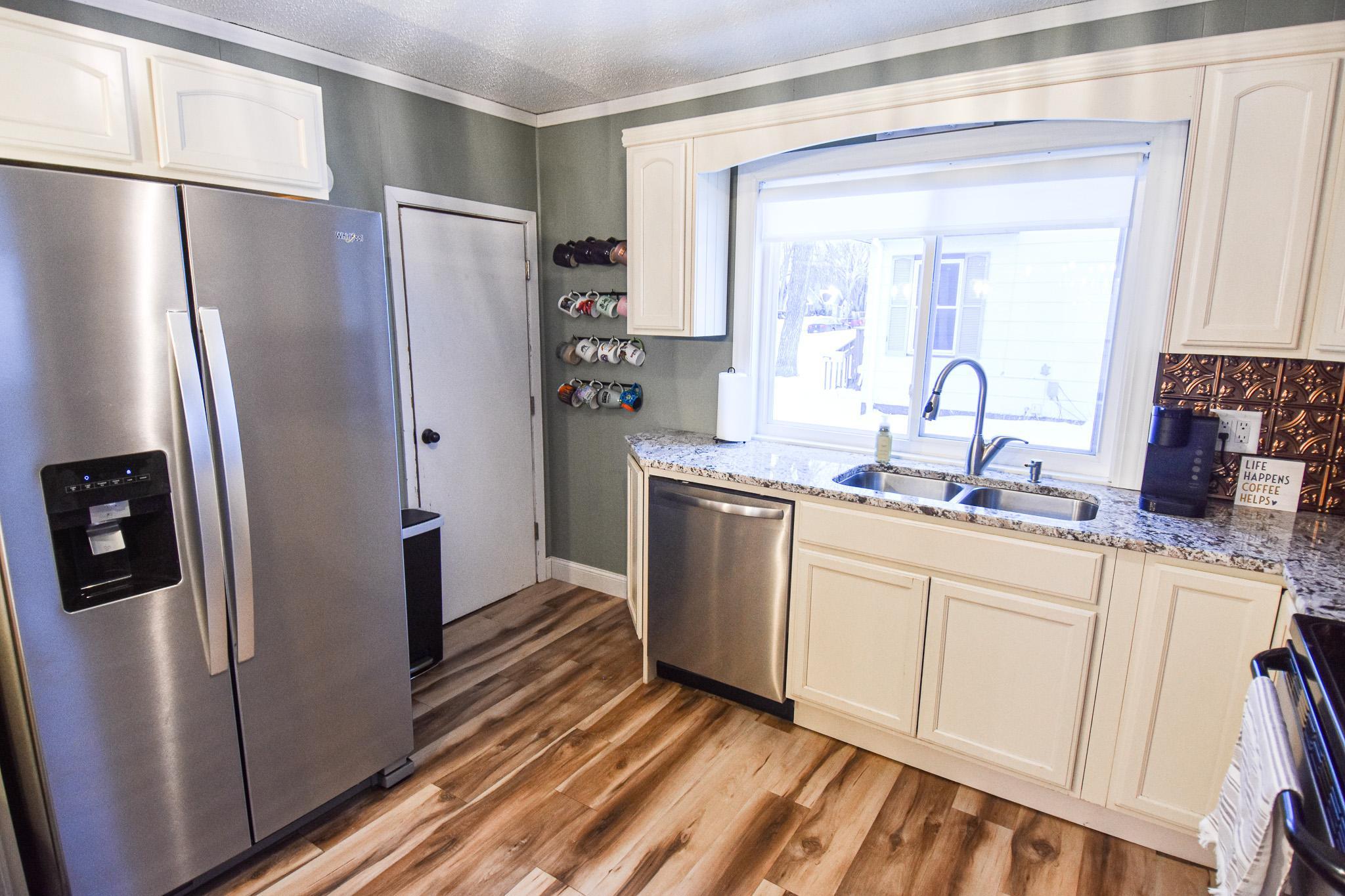 1905 single family home for sale at 720 Arnold Avenue N in Thief River Falls, MN — 3 bed, 2 bath (photo 16 of 35)