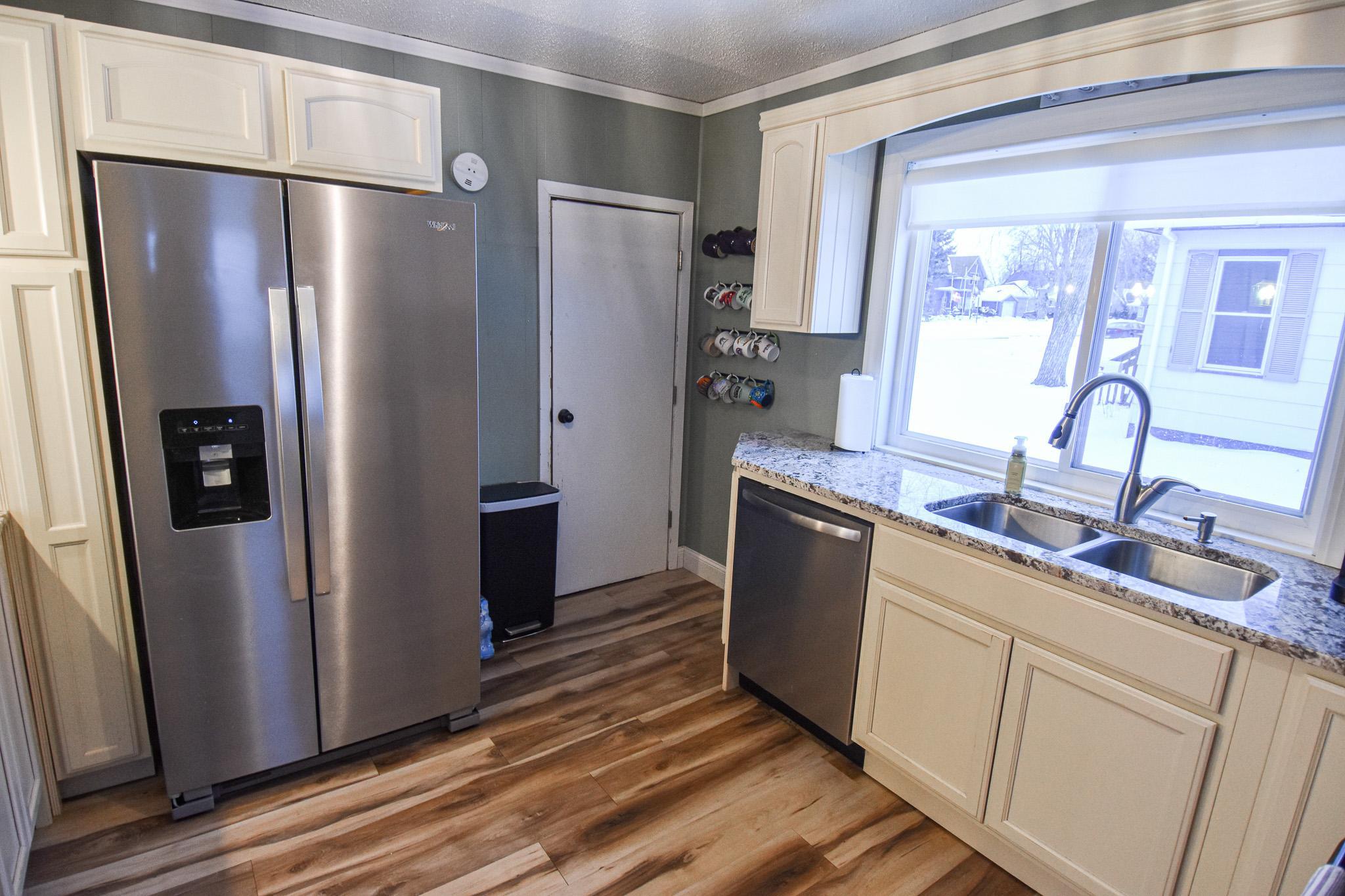 1905 single family home for sale at 720 Arnold Avenue N in Thief River Falls, MN — 3 bed, 2 bath (photo 17 of 35)