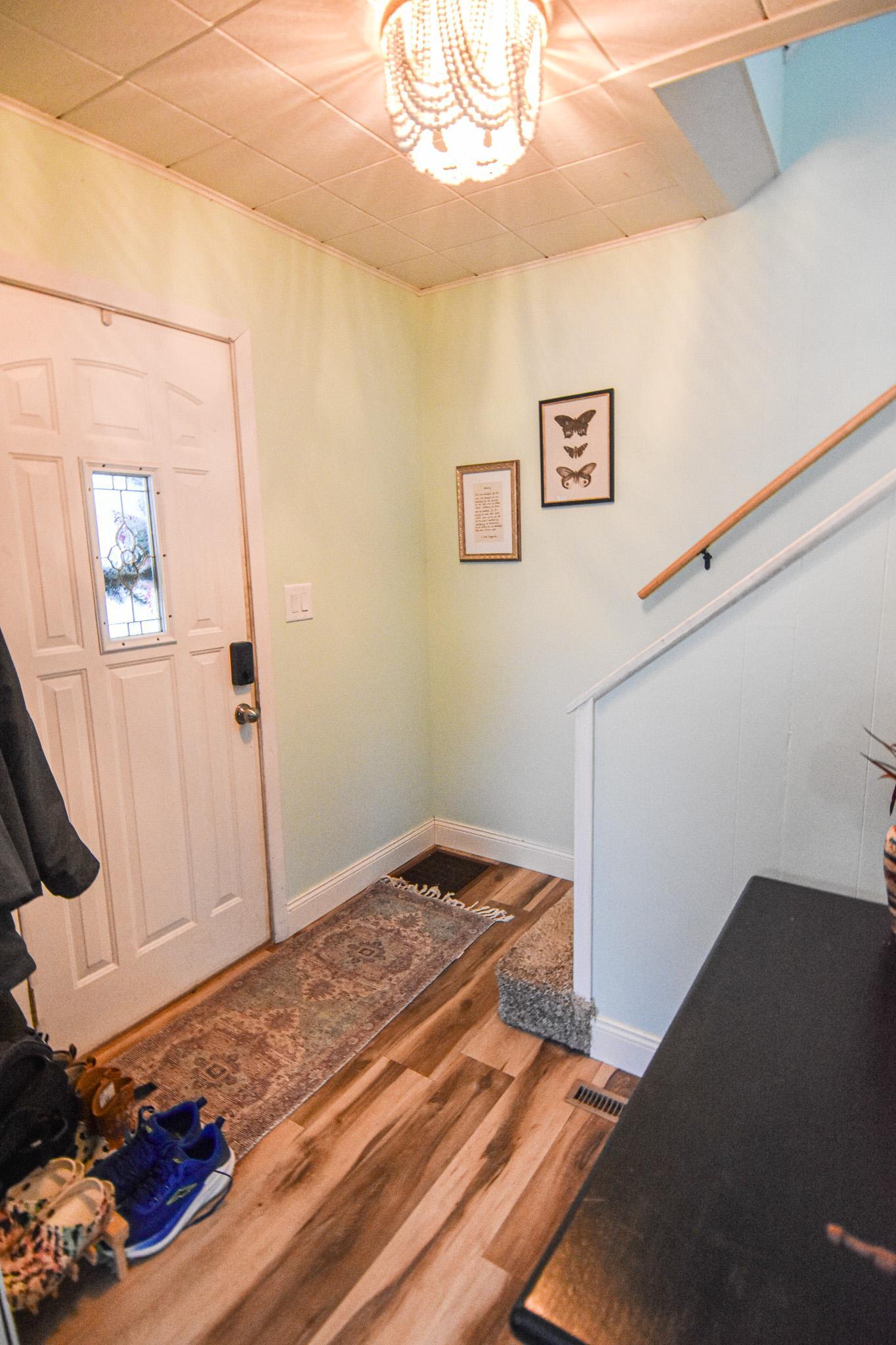 1905 single family home for sale at 720 Arnold Avenue N in Thief River Falls, MN — 3 bed, 2 bath (photo 3 of 35)