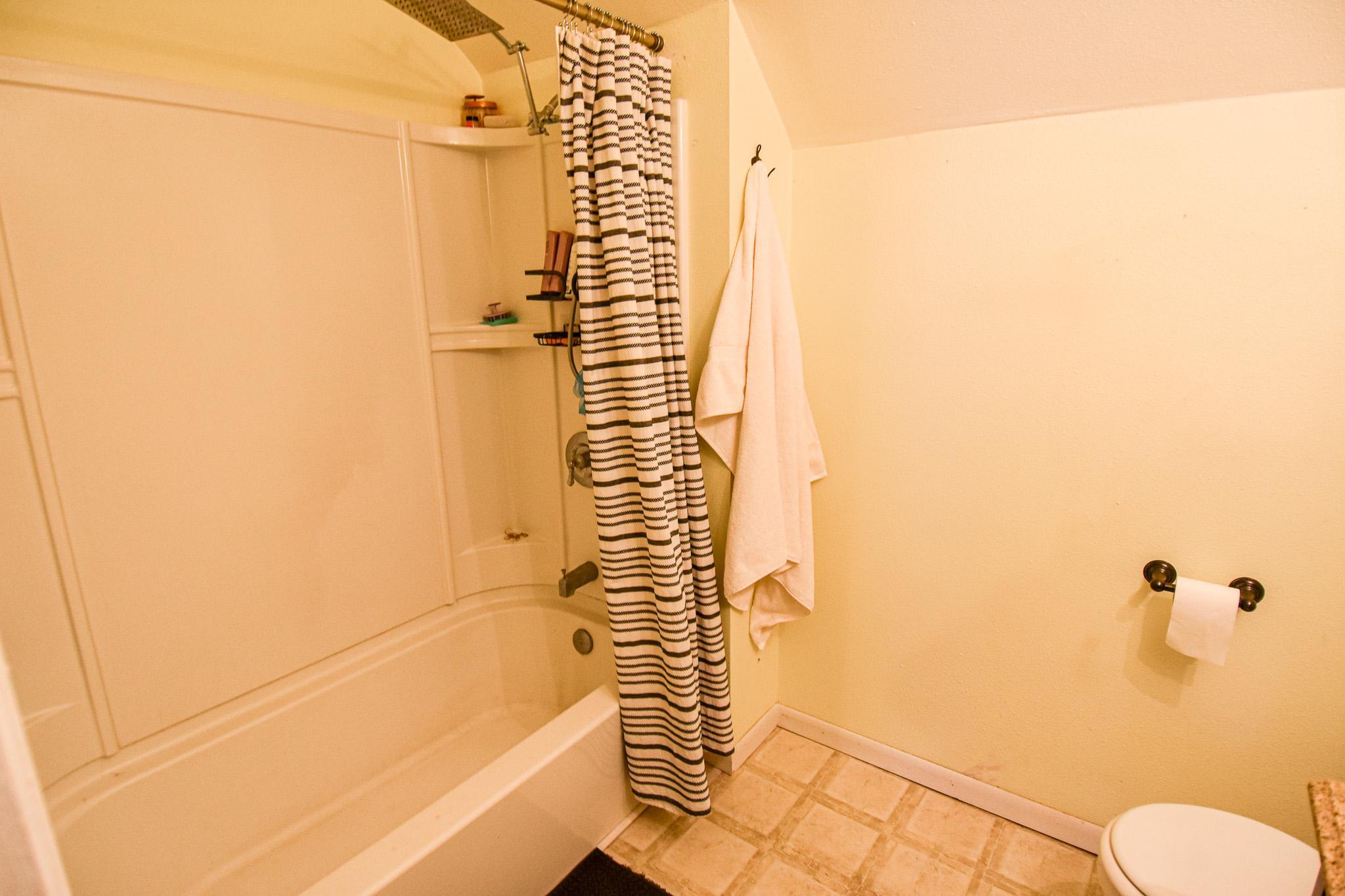 1905 single family home for sale at 720 Arnold Avenue N in Thief River Falls, MN — 3 bed, 2 bath (photo 31 of 35)