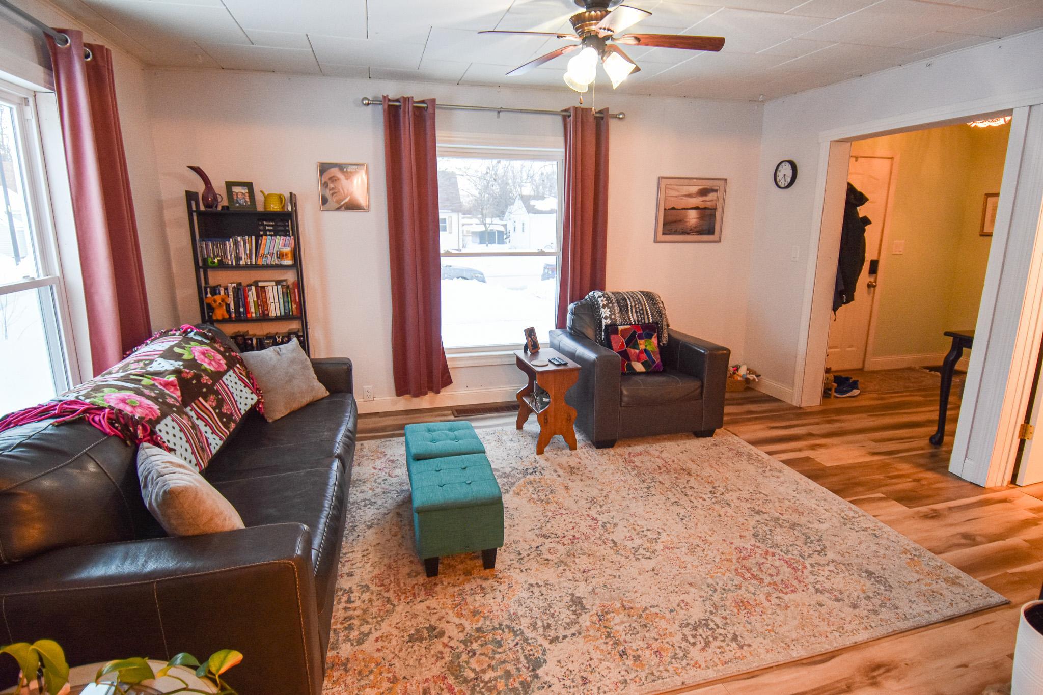 1905 single family home for sale at 720 Arnold Avenue N in Thief River Falls, MN — 3 bed, 2 bath (photo 6 of 35)