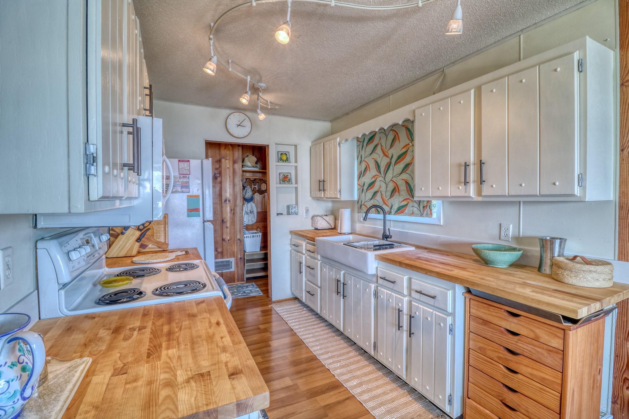 1936 single family home for sale at 51256 County Highway 9 in Pelican Rapids, MN — 3 bed, 1 bath (photo 11 of 41)
