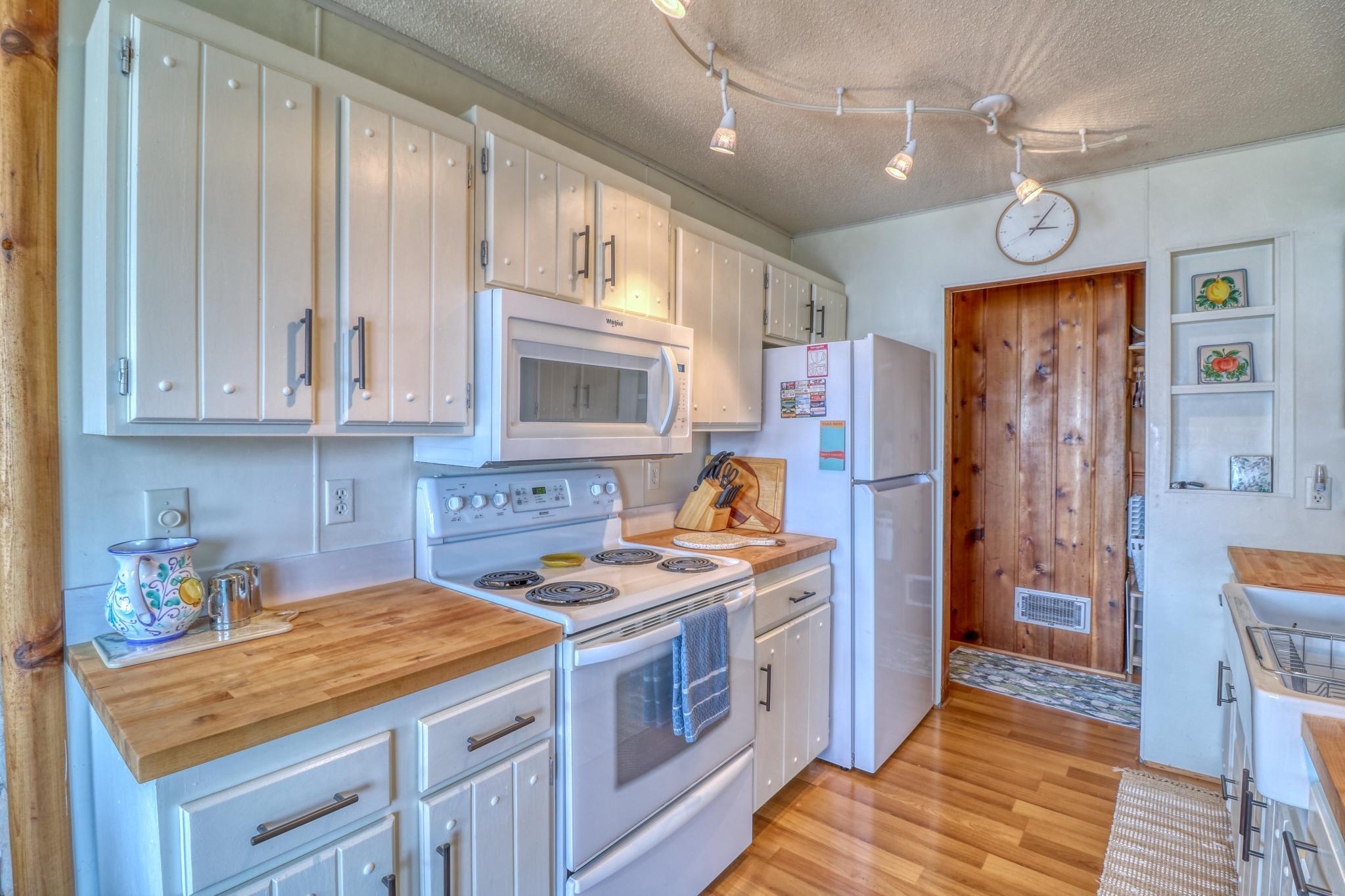1936 single family home for sale at 51256 County Highway 9 in Pelican Rapids, MN — 3 bed, 1 bath (photo 13 of 41)