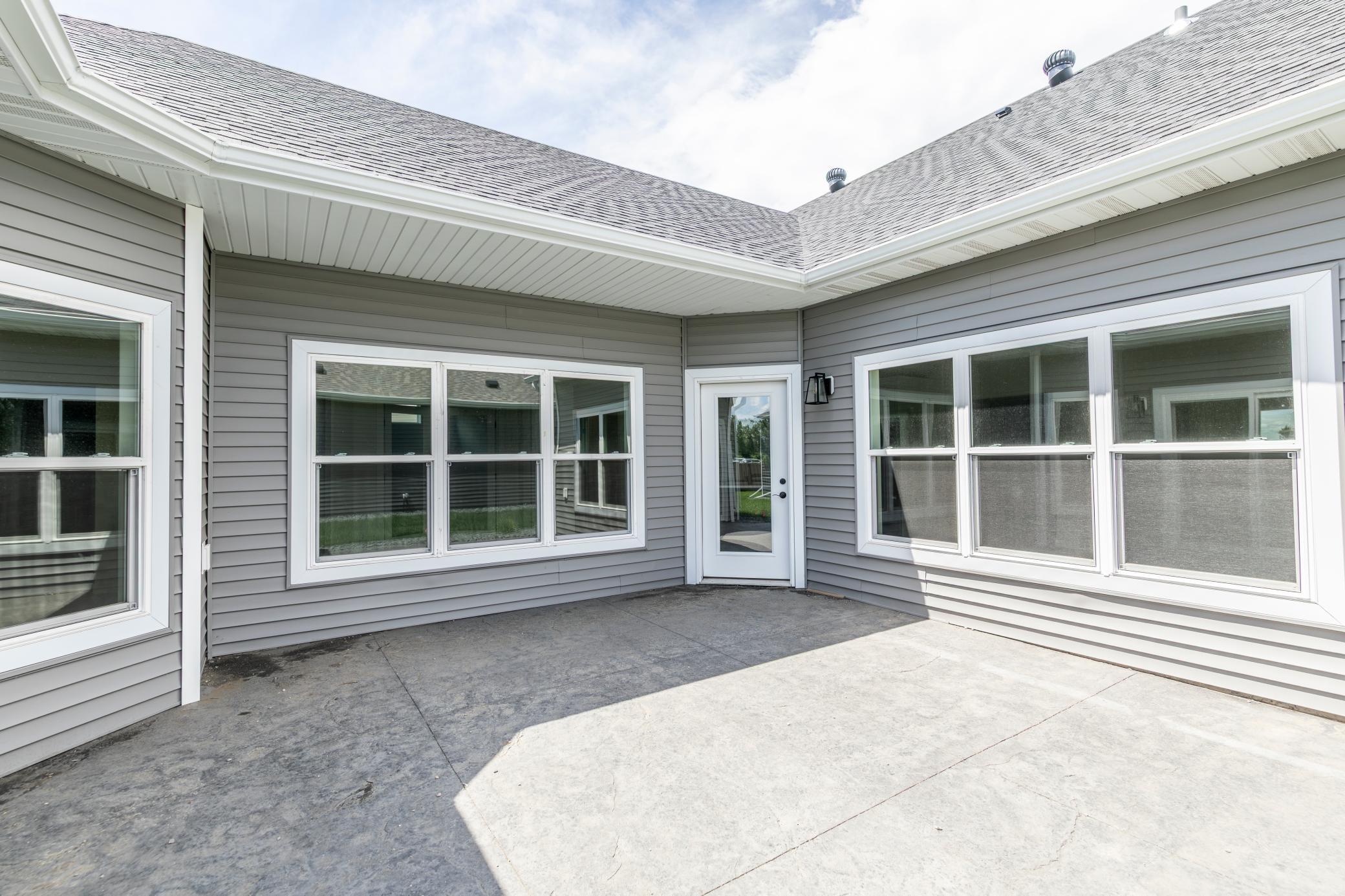 2025 single family home for sale at 5156 Mira Way W in West Fargo, ND — 3 bed, 3 bath (photo 3 of 67)