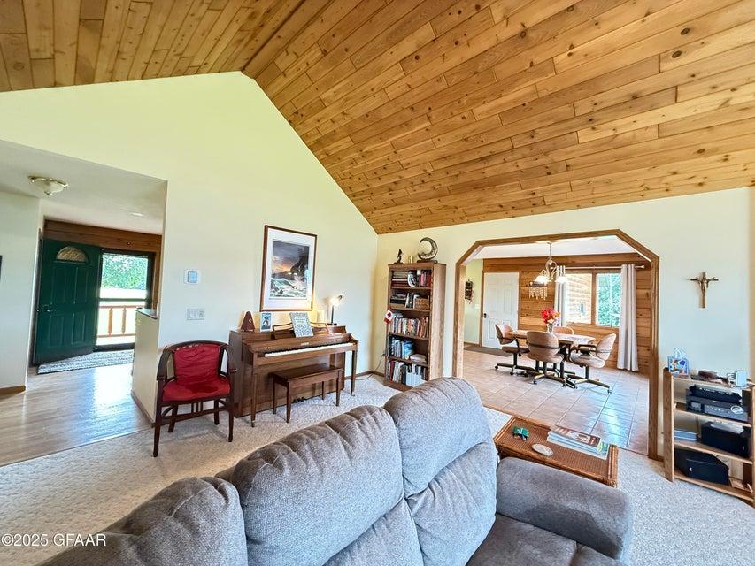 1995 single family home for sale at 17021 470th Street in Pelican Rapids, MN — 3 bed, 2 bath (photo 18 of 63)