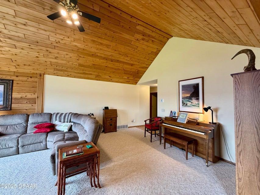1995 single family home for sale at 17021 470th Street in Pelican Rapids, MN — 3 bed, 2 bath (photo 20 of 63)