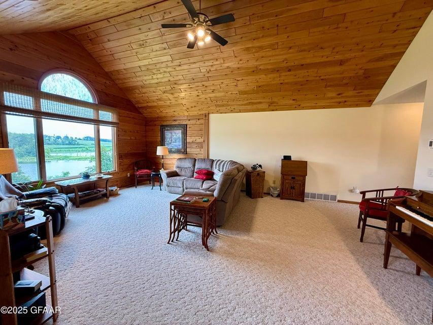 1995 single family home for sale at 17021 470th Street in Pelican Rapids, MN — 3 bed, 2 bath (photo 22 of 63)