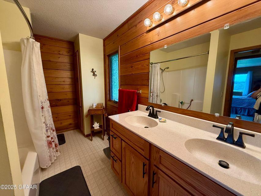 1995 single family home for sale at 17021 470th Street in Pelican Rapids, MN — 3 bed, 2 bath (photo 25 of 63)