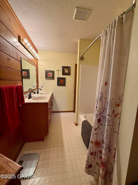 1995 single family home for sale at 17021 470th Street in Pelican Rapids, MN — 3 bed, 2 bath (photo 26 of 63)