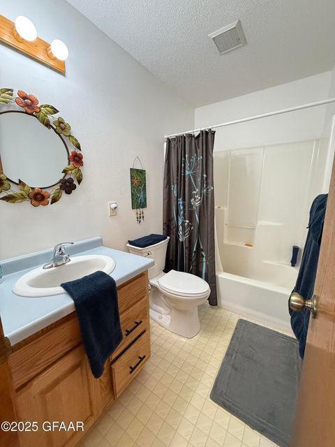 1995 single family home for sale at 17021 470th Street in Pelican Rapids, MN — 3 bed, 2 bath (photo 32 of 63)