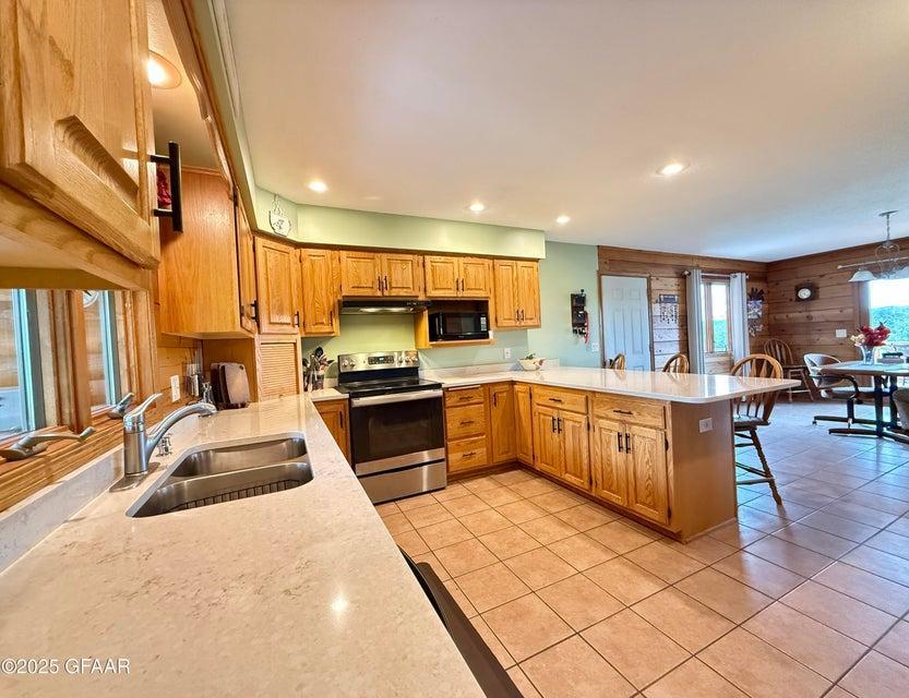1995 single family home for sale at 17021 470th Street in Pelican Rapids, MN — 3 bed, 2 bath (photo 10 of 63)