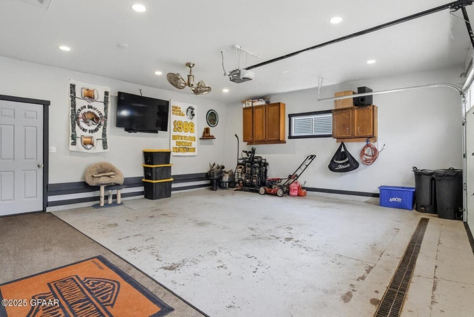 1976 single family home for sale at 3402 Par Street N in Fargo, ND — 3 bed, 2 bath (photo 19 of 21)