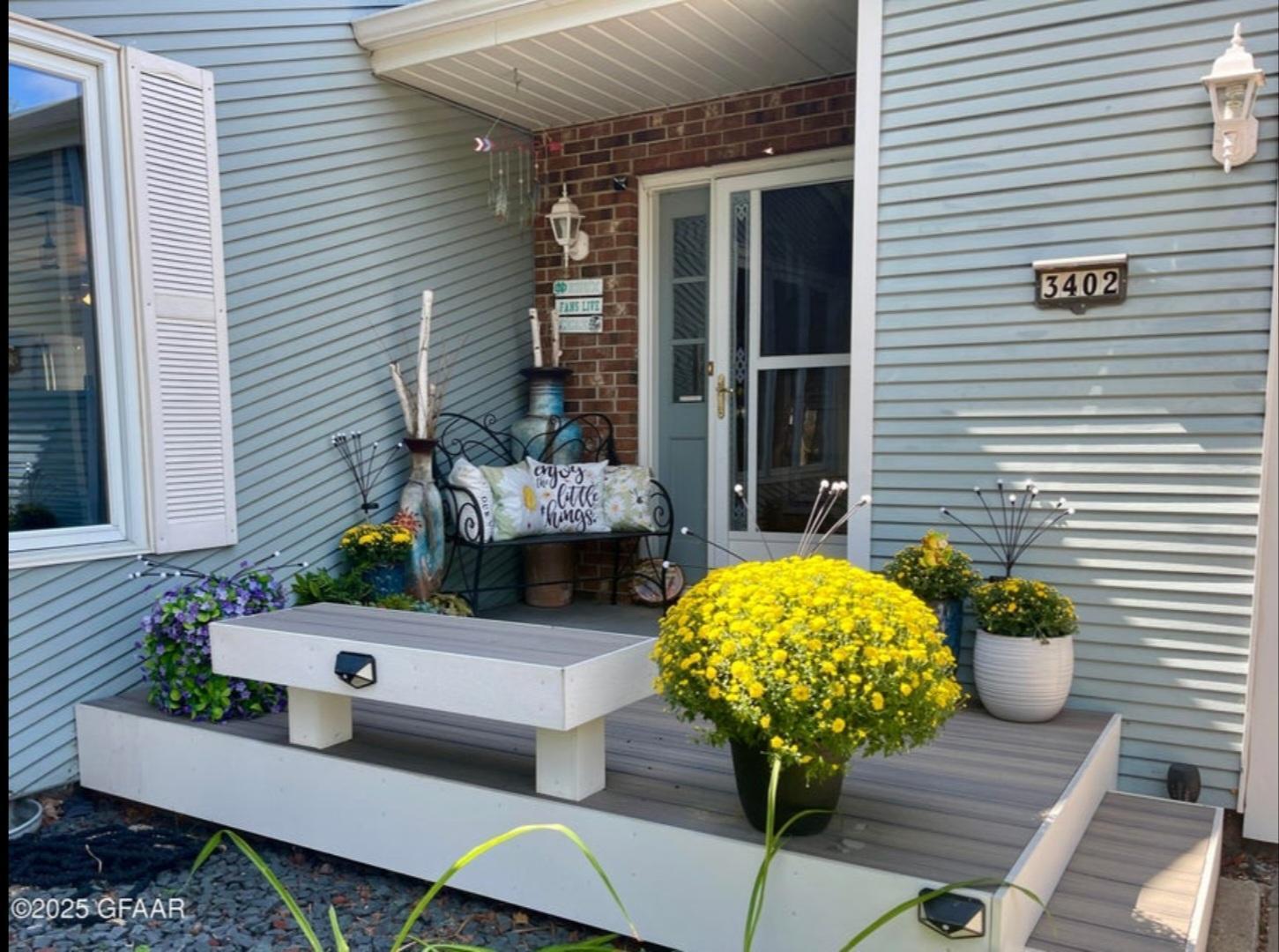 1976 single family home for sale at 3402 Par Street N in Fargo, ND — 3 bed, 2 bath (photo 3 of 21)