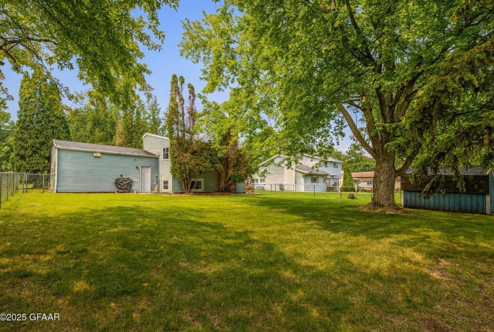 1976 single family home for sale at 3402 Par Street N in Fargo, ND — 3 bed, 2 bath (photo 21 of 21)