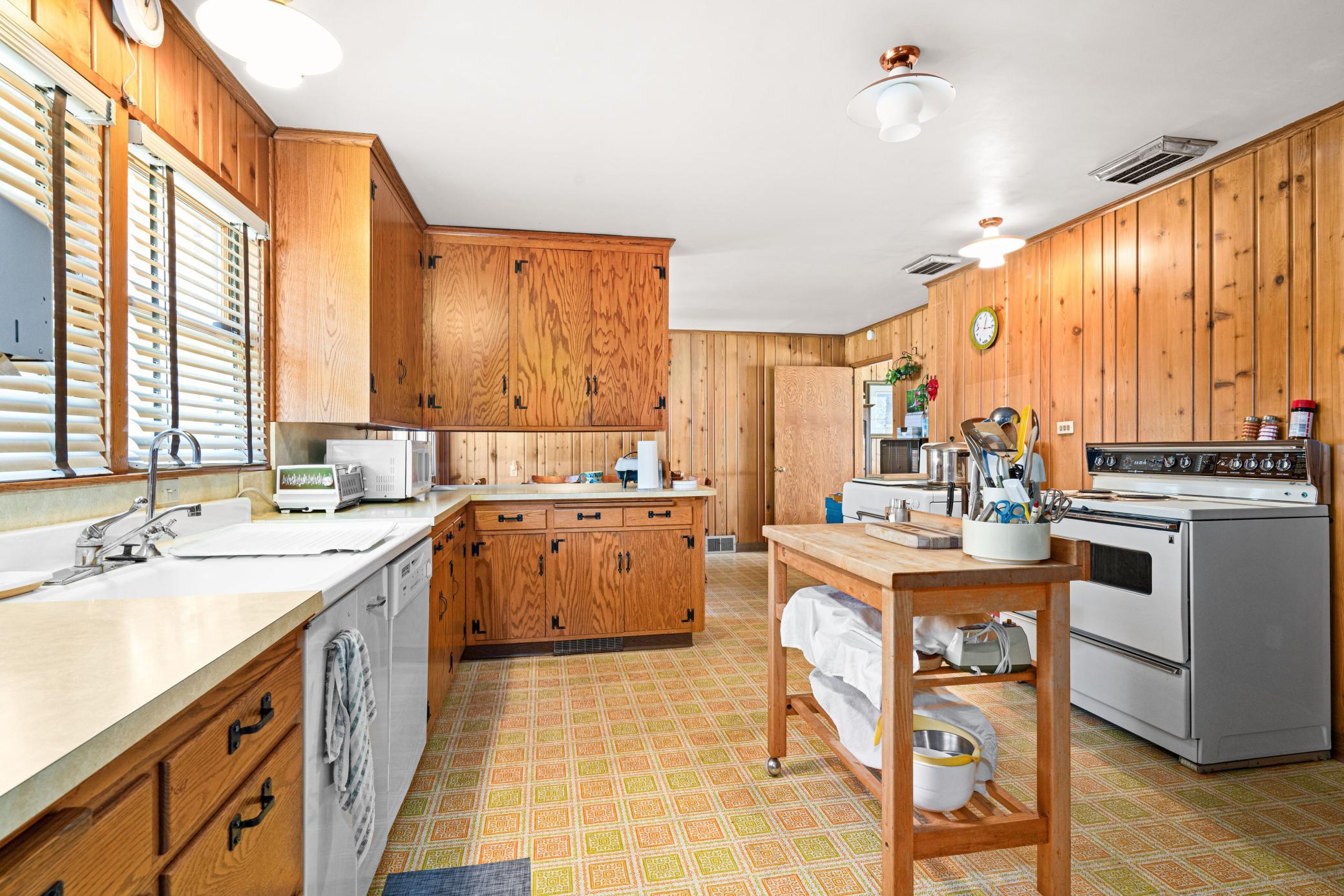 1956 single family home for sale at 21895 County Road 8 in Bovey, MN — 4 bed, 4 bath (photo 5 of 52)