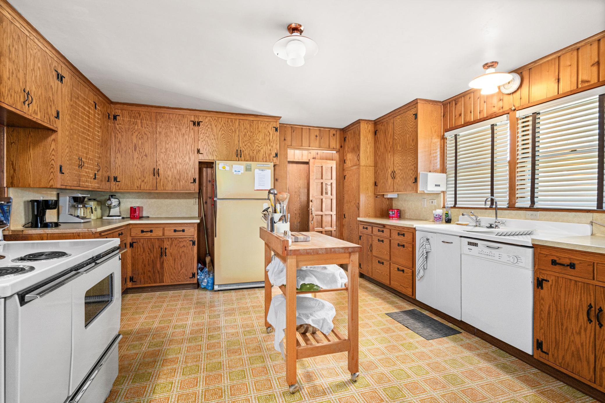1956 single family home for sale at 21895 County Road 8 in Bovey, MN — 4 bed, 4 bath (photo 6 of 52)