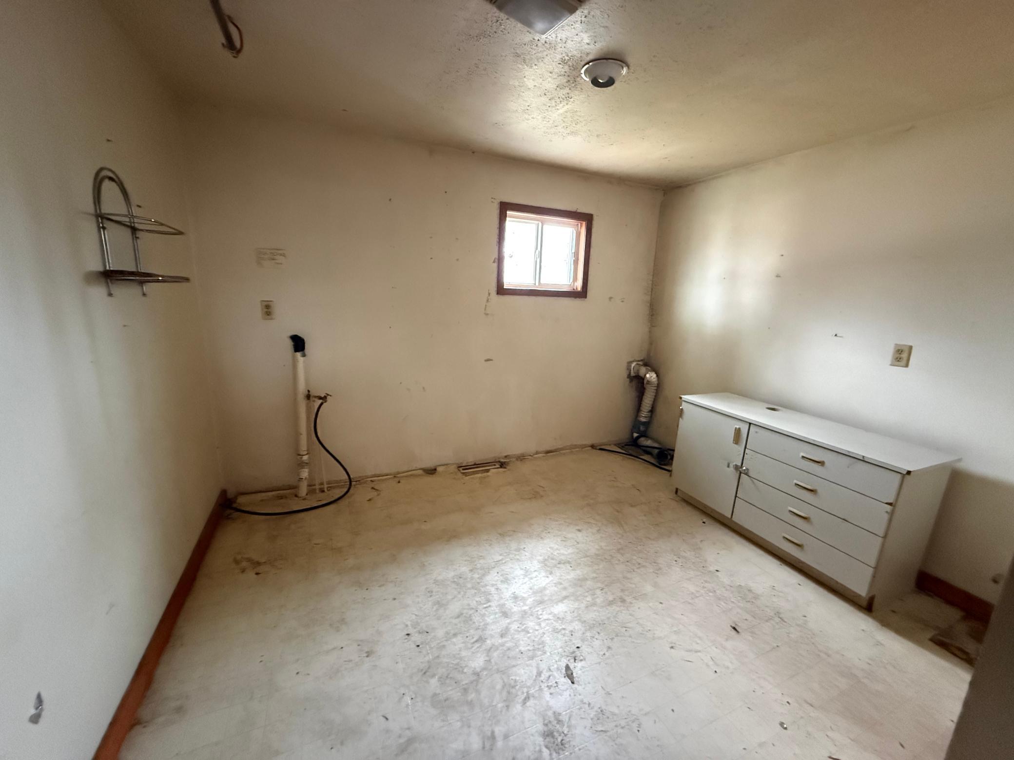1940 single family home for sale at 516 W Minnesota Avenue in Mahnomen, MN — 1 bed, 1 bath (photo 15 of 15)