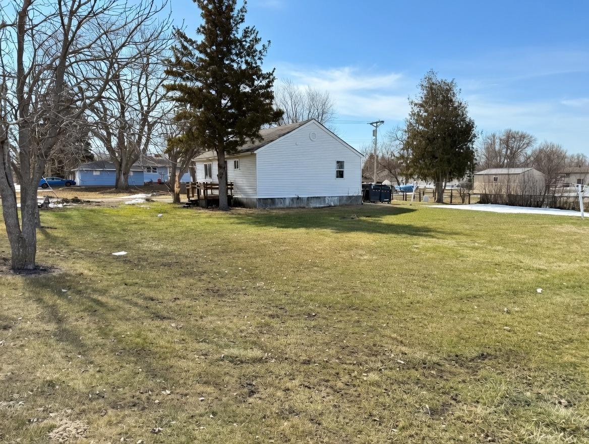 1940 single family home for sale at 516 W Minnesota Avenue in Mahnomen, MN — 1 bed, 1 bath (photo 3 of 15)