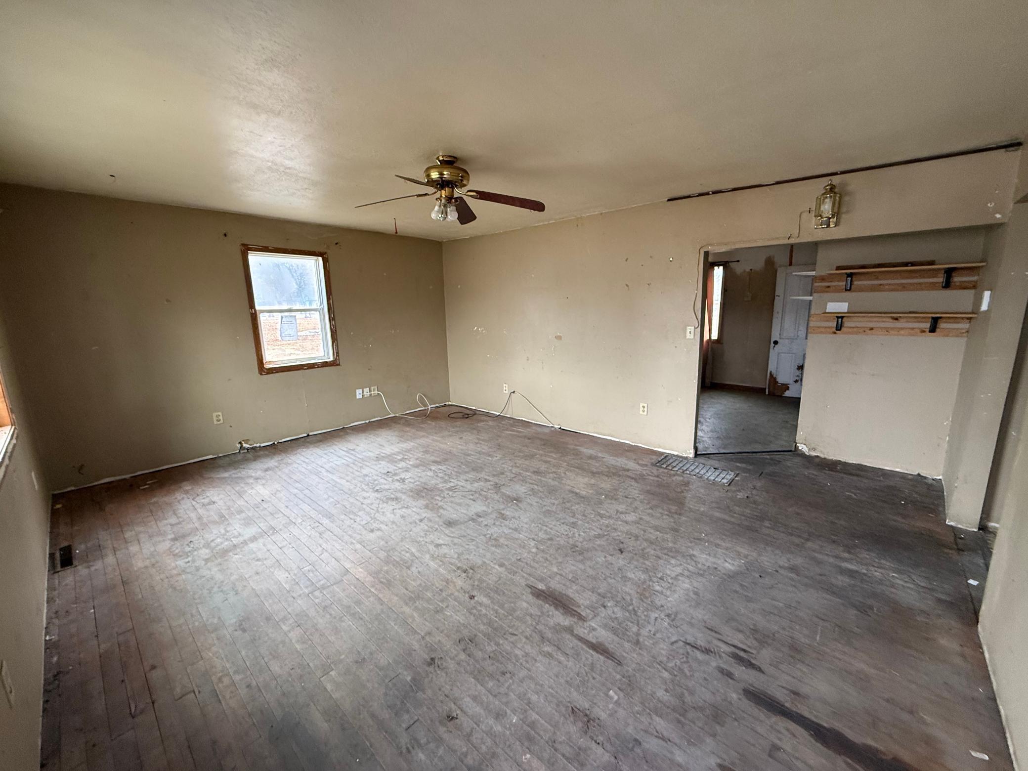 1940 single family home for sale at 516 W Minnesota Avenue in Mahnomen, MN — 1 bed, 1 bath (photo 4 of 15)