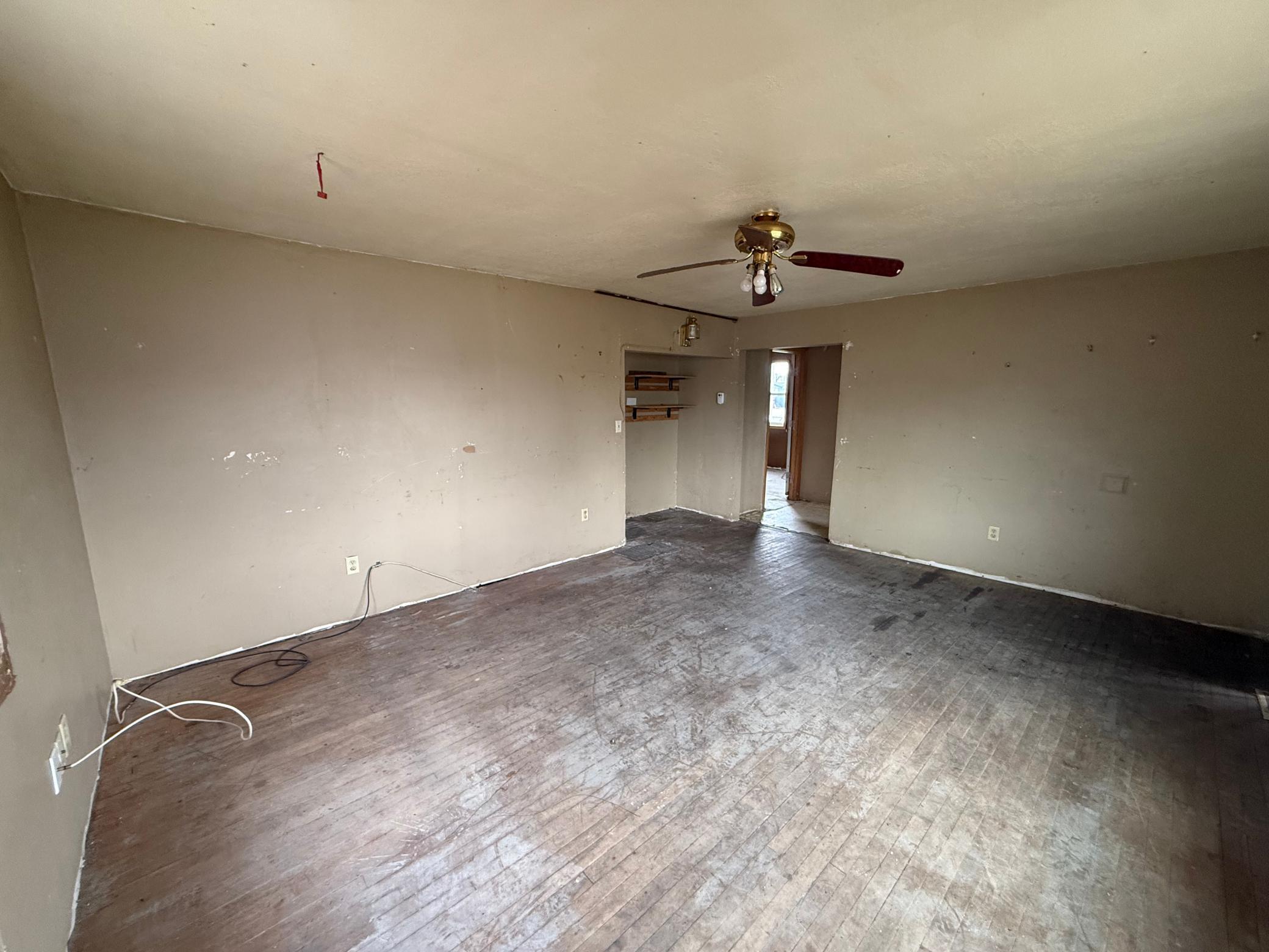 1940 single family home for sale at 516 W Minnesota Avenue in Mahnomen, MN — 1 bed, 1 bath (photo 6 of 15)