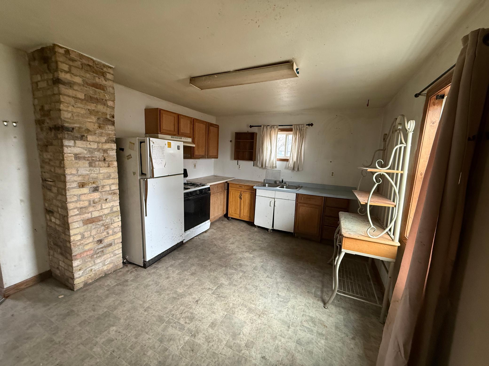1940 single family home for sale at 516 W Minnesota Avenue in Mahnomen, MN — 1 bed, 1 bath (photo 7 of 15)