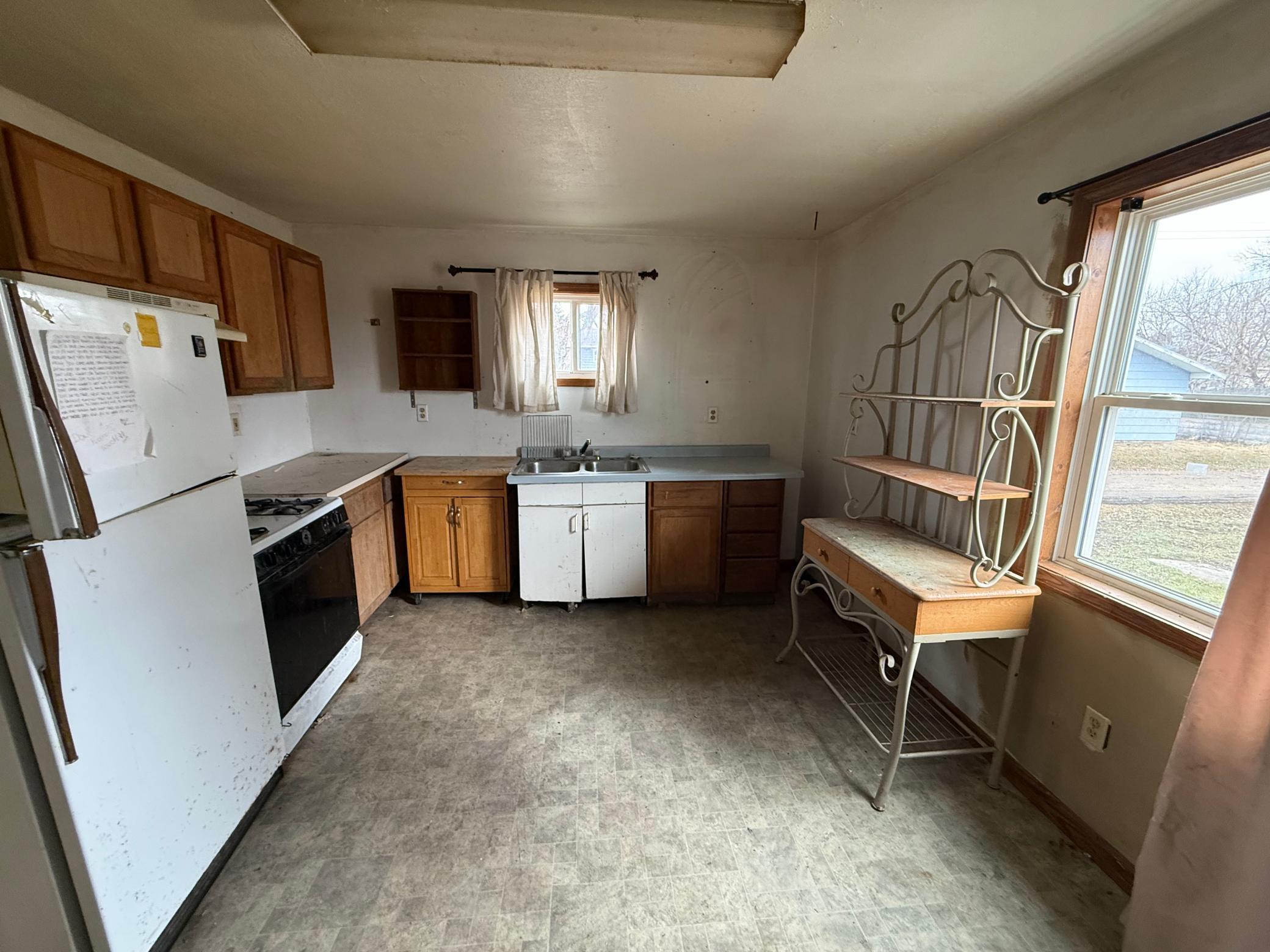 1940 single family home for sale at 516 W Minnesota Avenue in Mahnomen, MN — 1 bed, 1 bath (photo 8 of 15)
