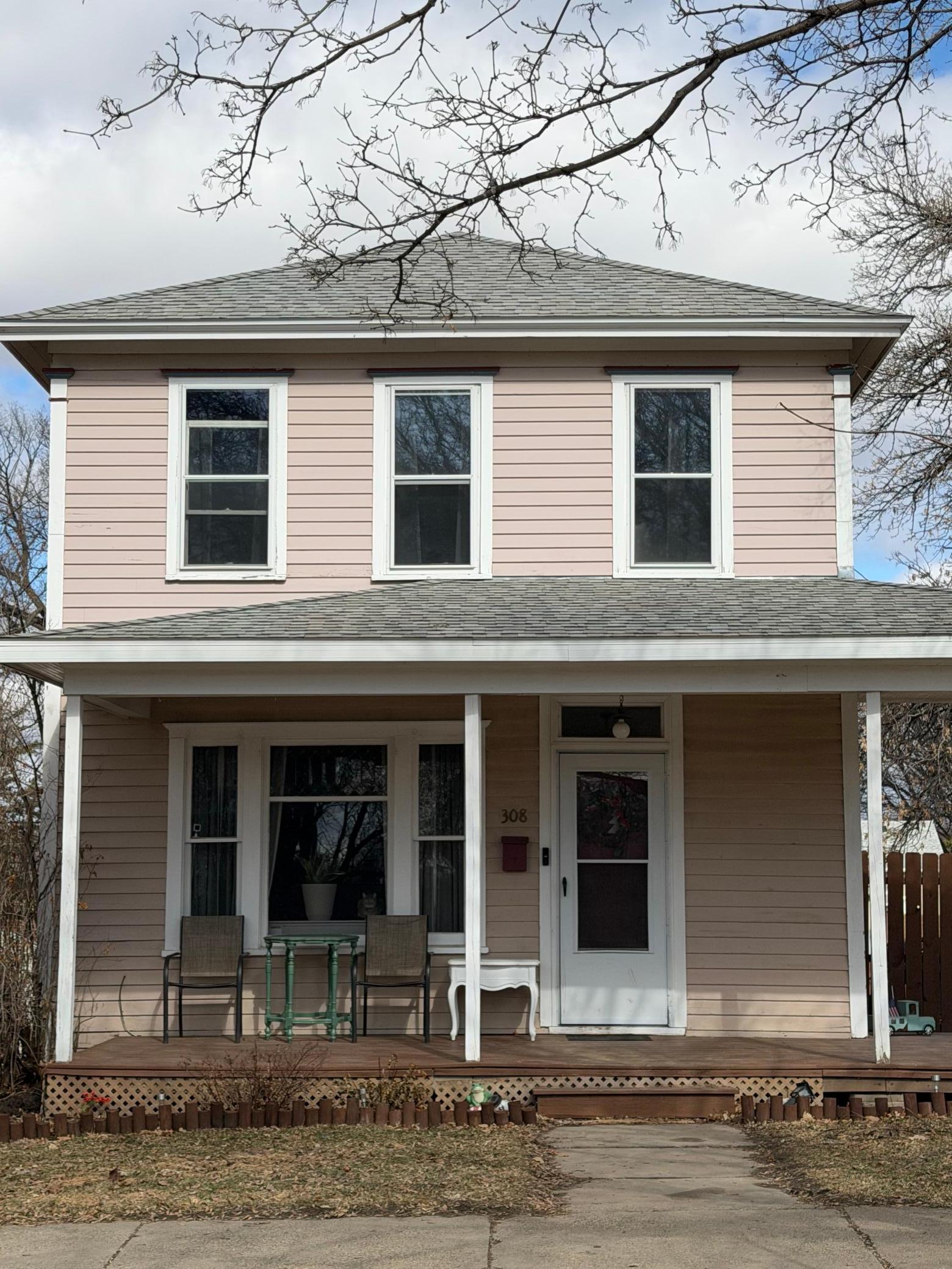1890 single family home for sale at 308 W Douglas Avenue in Fergus Falls, MN — 3 bed, 2 bath (photo 2 of 13)
