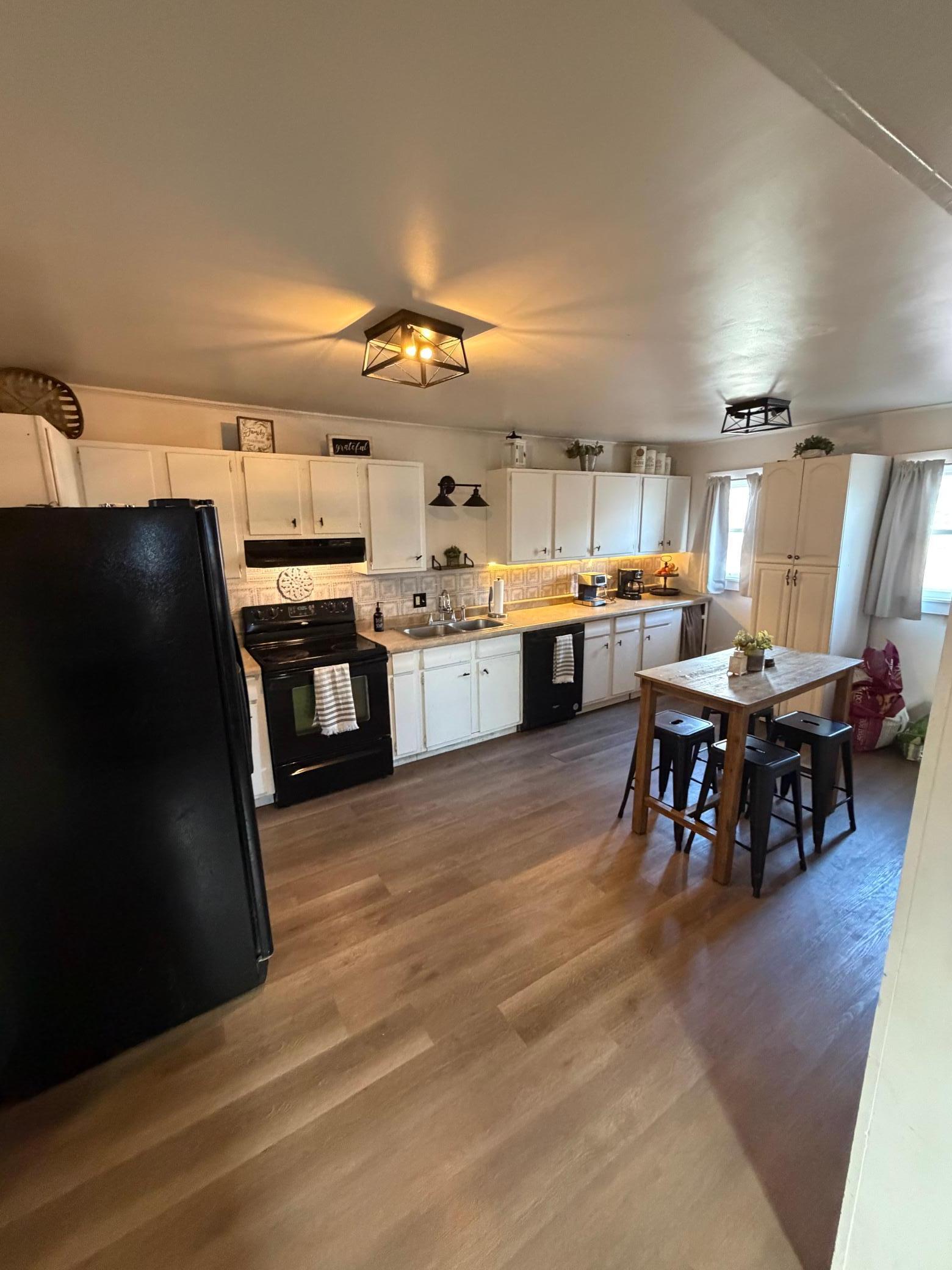 1890 single family home for sale at 308 W Douglas Avenue in Fergus Falls, MN — 3 bed, 2 bath (photo 6 of 13)