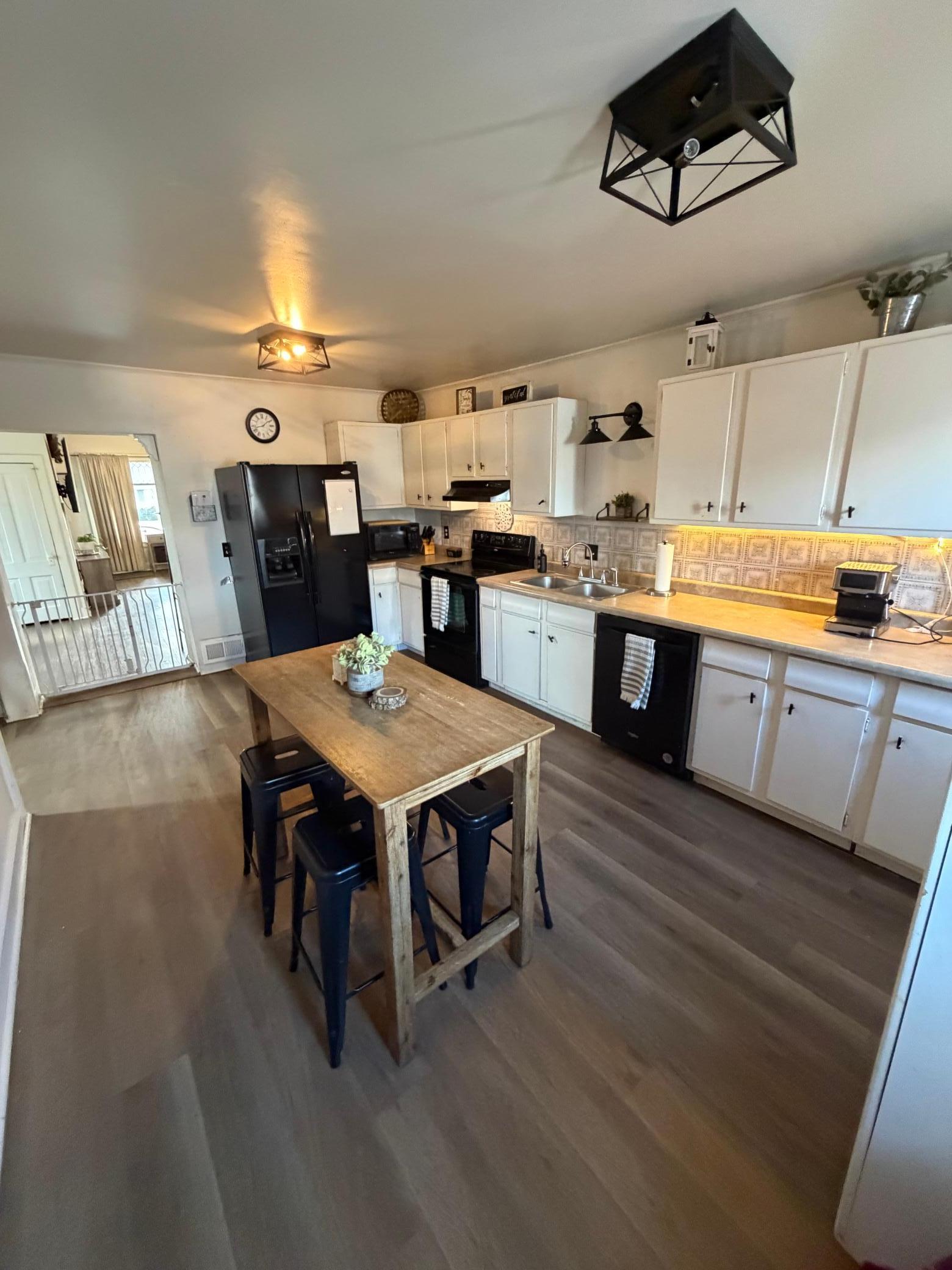 1890 single family home for sale at 308 W Douglas Avenue in Fergus Falls, MN — 3 bed, 2 bath (photo 7 of 13)