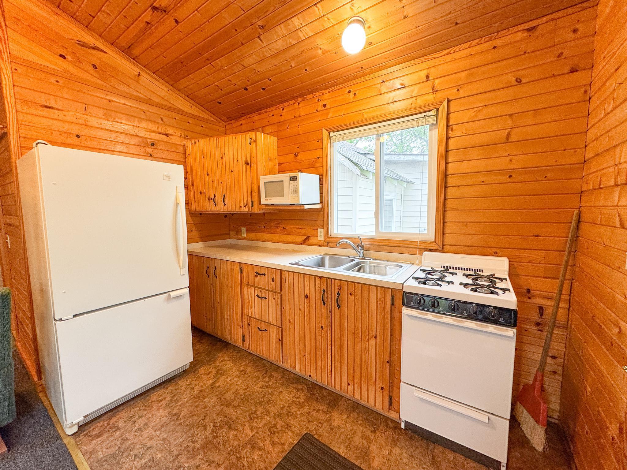 1949 single family home for sale at 27649 Unit 4 Co Hwy 83 in Battle Lake, MN — 2 bed, 1 bath (photo 8 of 28)