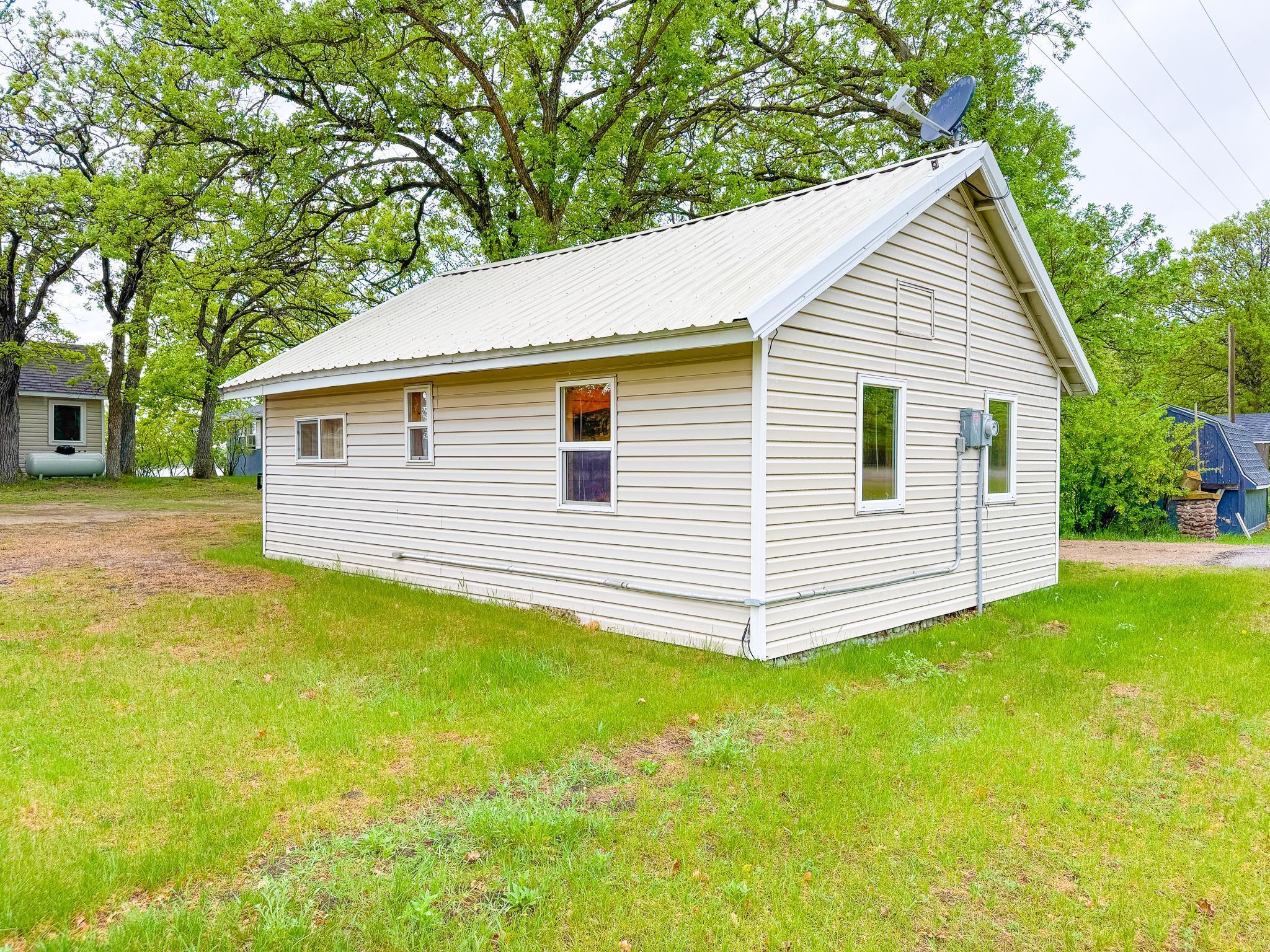 1960 single family home for sale at 27649 Unit 5 Co Hwy 83 in Battle Lake, MN — 2 bed, 1 bath (photo 9 of 18)