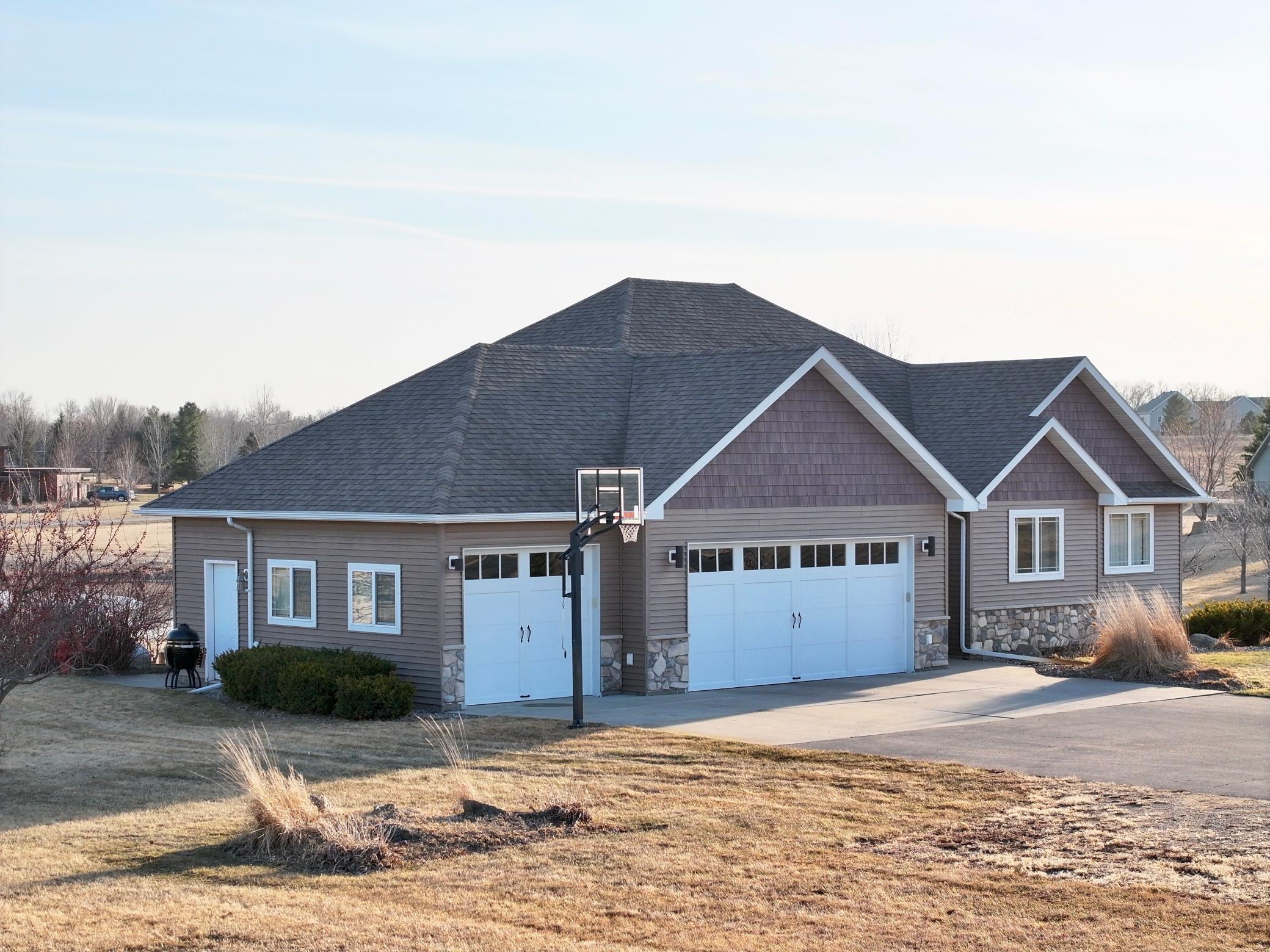2007 single family home for sale at 23672 Highland Trail in Fergus Falls, MN — 5 bed, 4 bath (photo 2 of 60)
