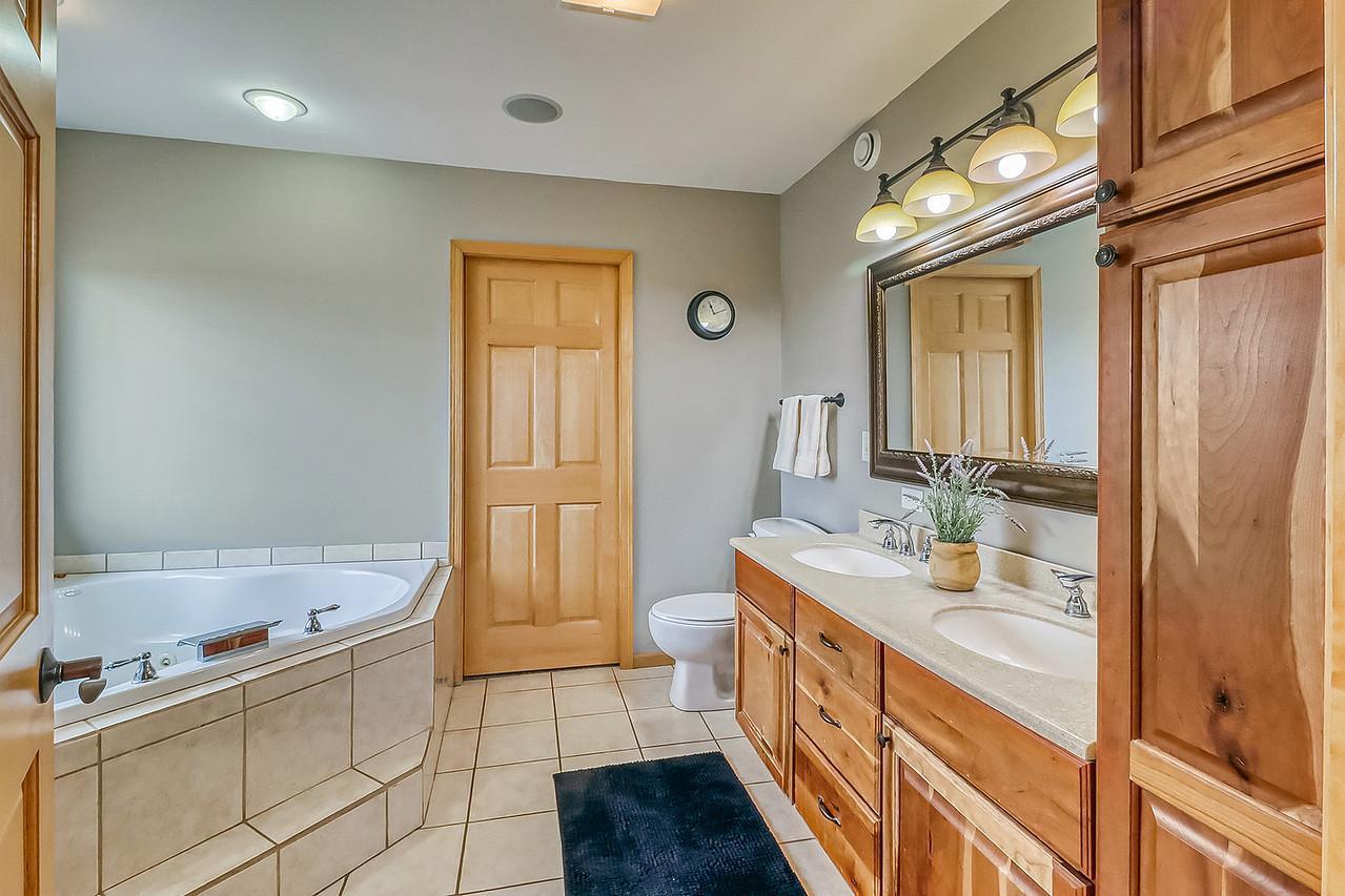 2007 single family home for sale at 23672 Highland Trail in Fergus Falls, MN — 5 bed, 4 bath (photo 34 of 60)