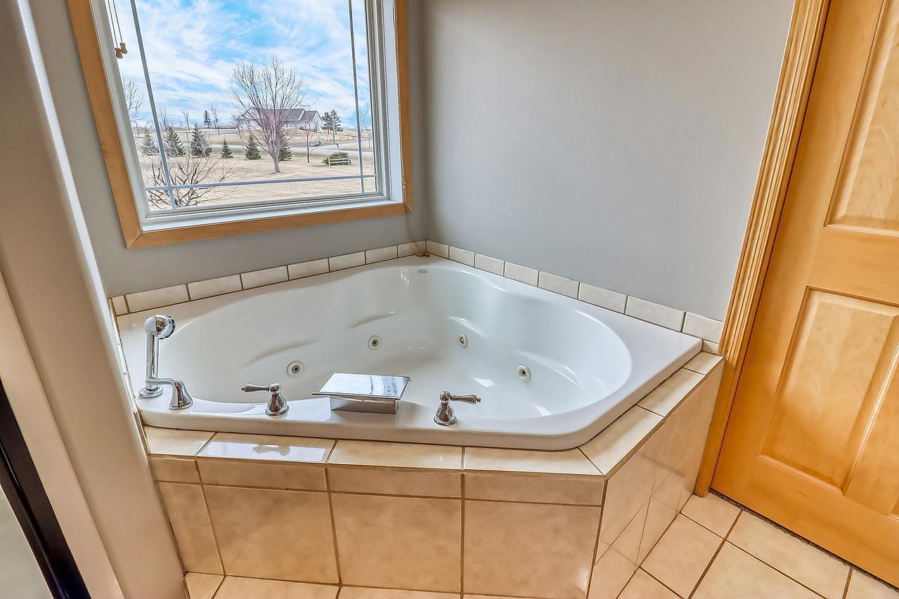2007 single family home for sale at 23672 Highland Trail in Fergus Falls, MN — 5 bed, 4 bath (photo 35 of 60)