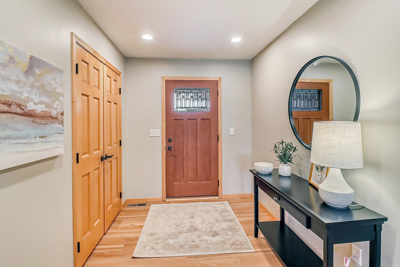 2007 single family home for sale at 23672 Highland Trail in Fergus Falls, MN — 5 bed, 4 bath (photo 10 of 60)
