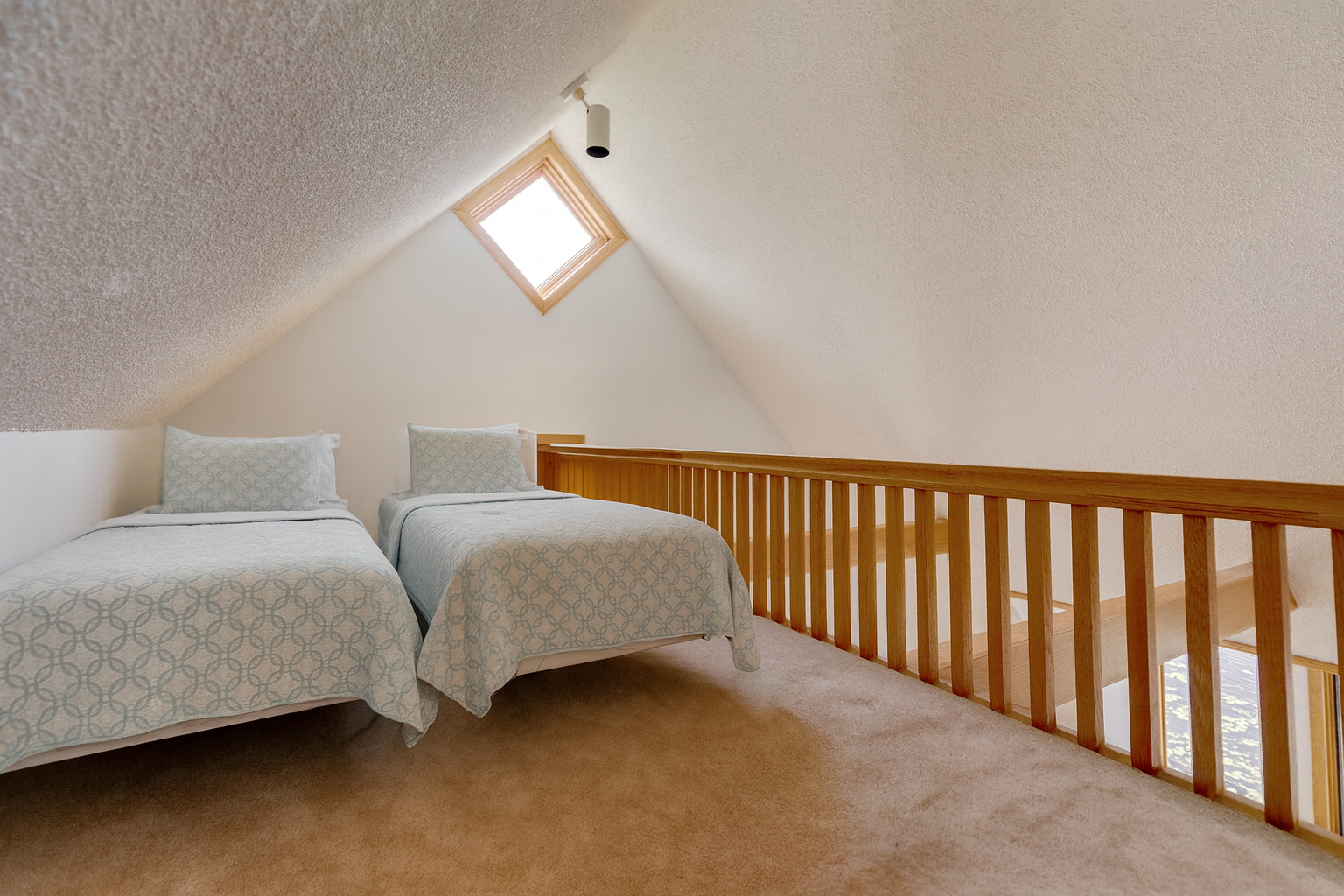 1989 single family home for sale at 40699 Mary Lake Road in Emily, MN — 1 bed, 2 bath (photo 7 of 14)
