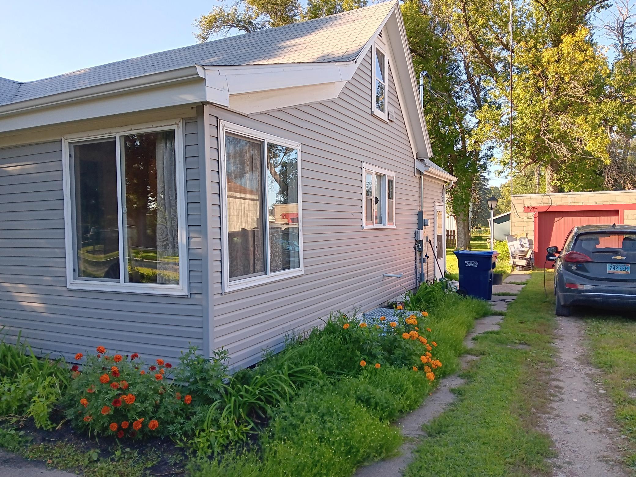 1900 single family home for sale at 603 Pearl Street N in Buffalo, ND — 3 bed, 2 bath (photo 3 of 47)