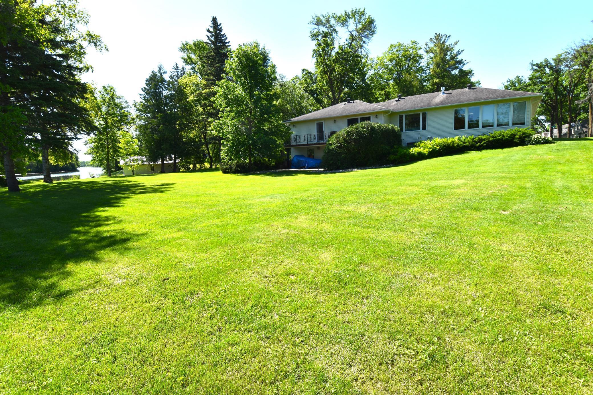 1950 single family home for sale at 1217 Taft Street E in Thief River Falls, MN — 3 bed, 2 bath (photo 2 of 40)