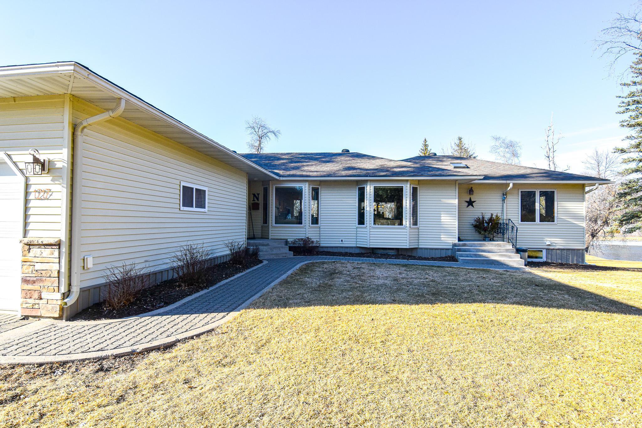 1950 single family home for sale at 1217 Taft Street E in Thief River Falls, MN — 3 bed, 2 bath (photo 27 of 40)