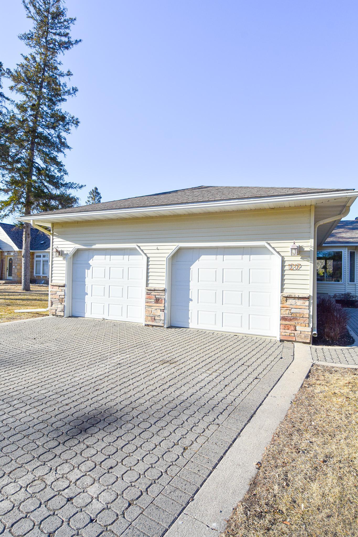 1950 single family home for sale at 1217 Taft Street E in Thief River Falls, MN — 3 bed, 2 bath (photo 29 of 40)