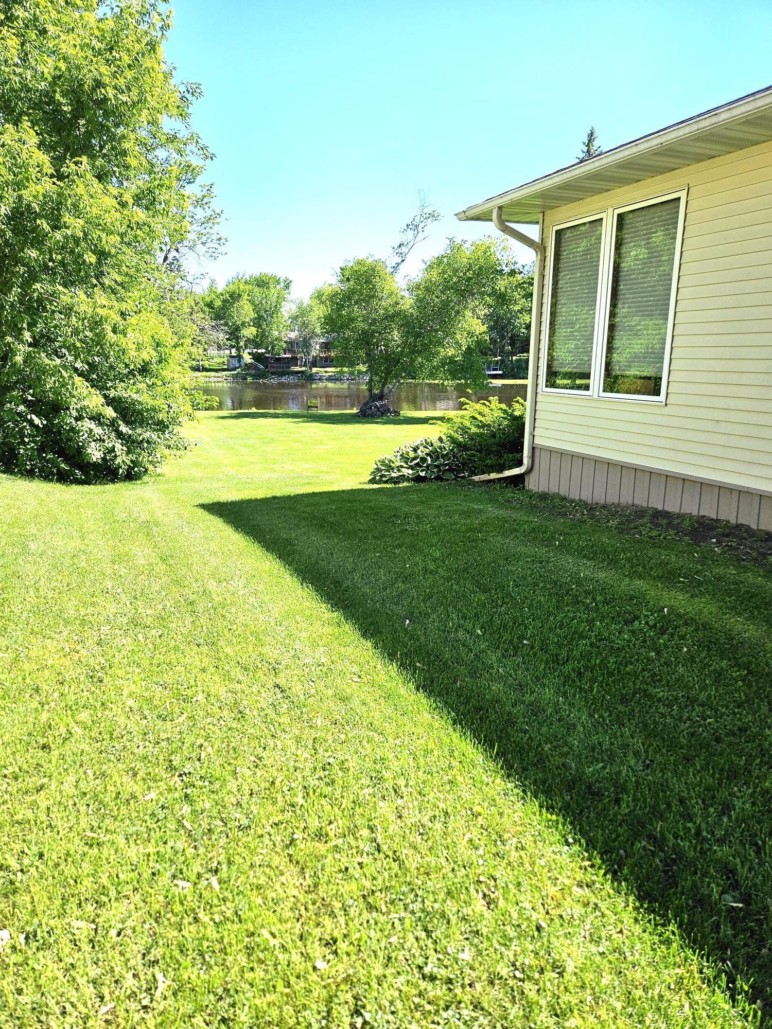 1950 single family home for sale at 1217 Taft Street E in Thief River Falls, MN — 3 bed, 2 bath (photo 31 of 40)