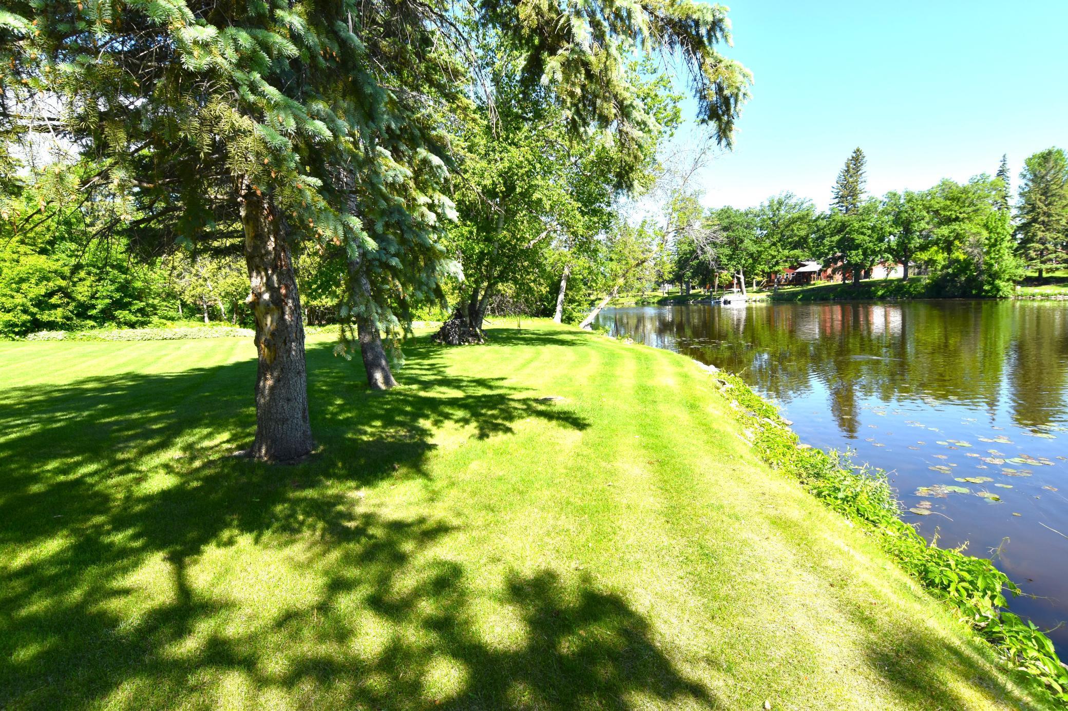 1950 single family home for sale at 1217 Taft Street E in Thief River Falls, MN — 3 bed, 2 bath (photo 36 of 40)