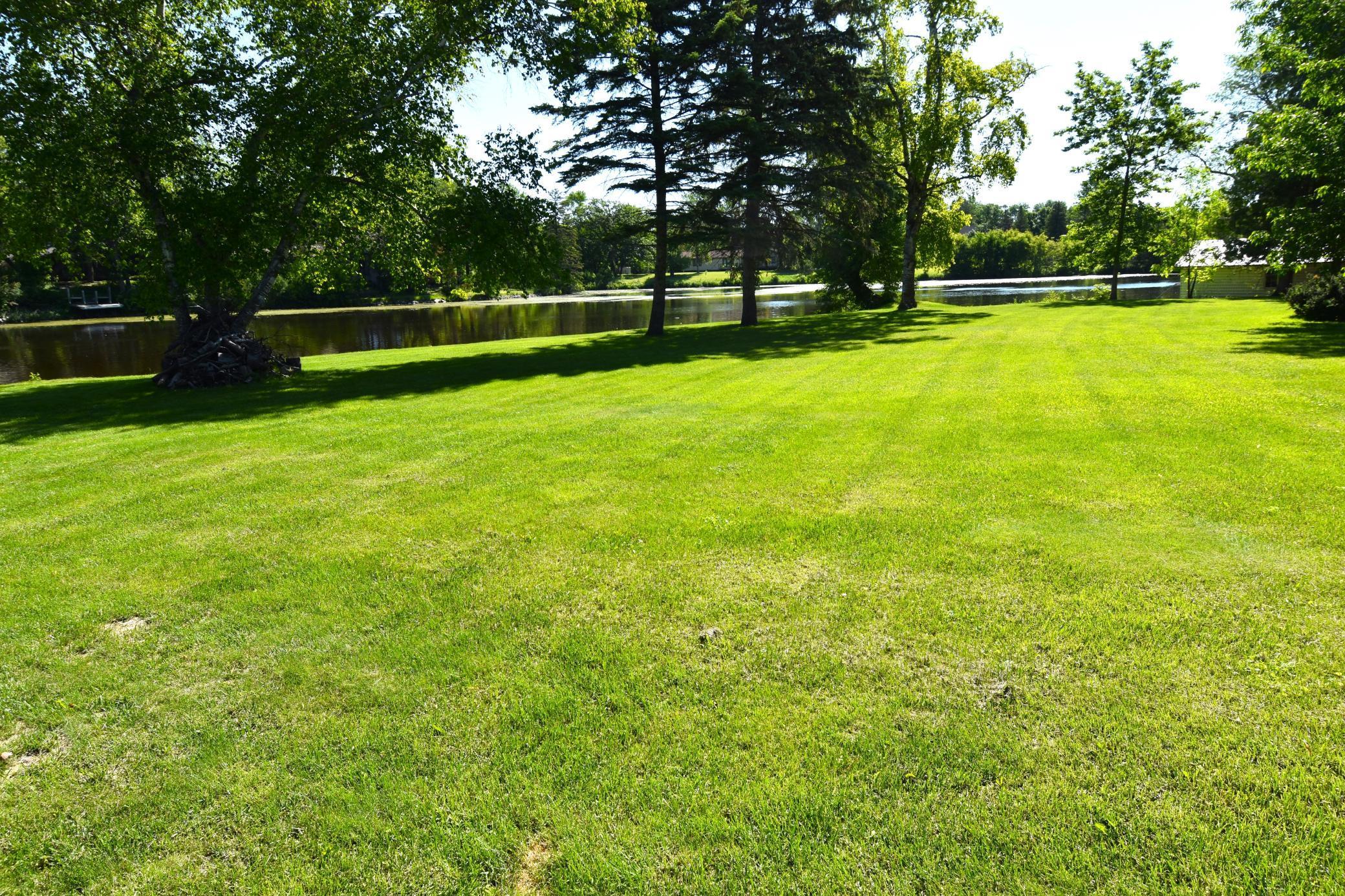 1950 single family home for sale at 1217 Taft Street E in Thief River Falls, MN — 3 bed, 2 bath (photo 38 of 40)