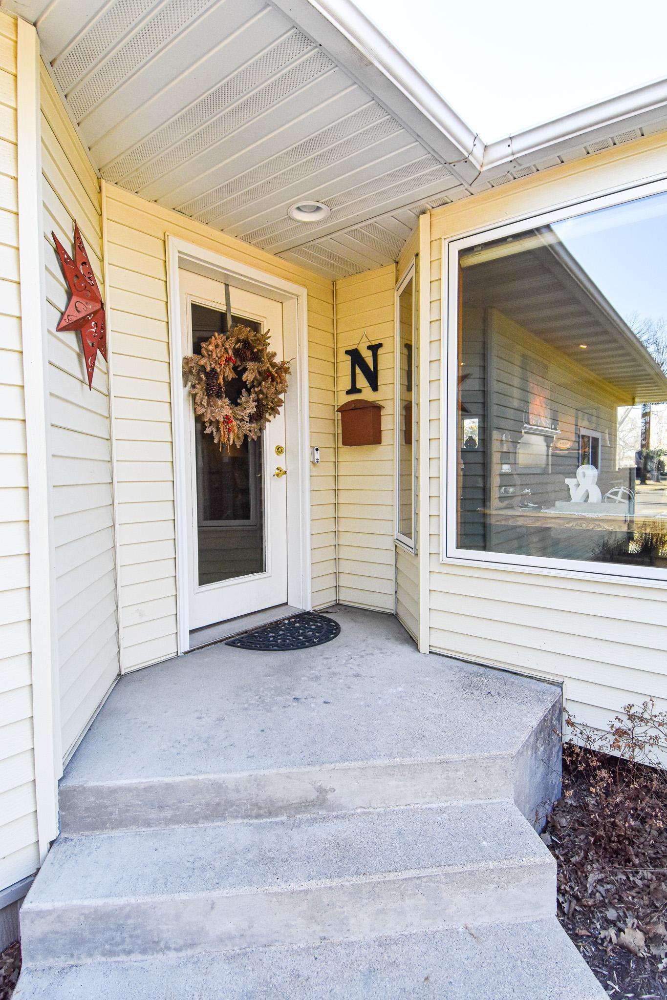 1950 single family home for sale at 1217 Taft Street E in Thief River Falls, MN — 3 bed, 2 bath (photo 5 of 40)